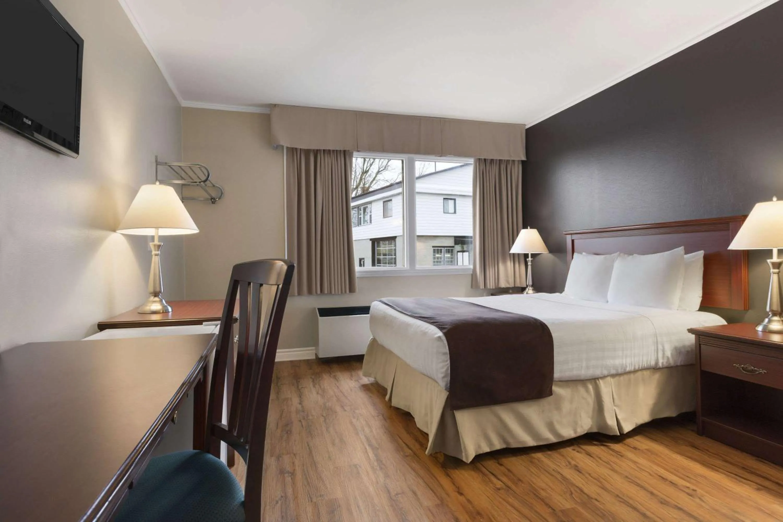 Photo of the whole room in Days Inn by Wyndham Brockville