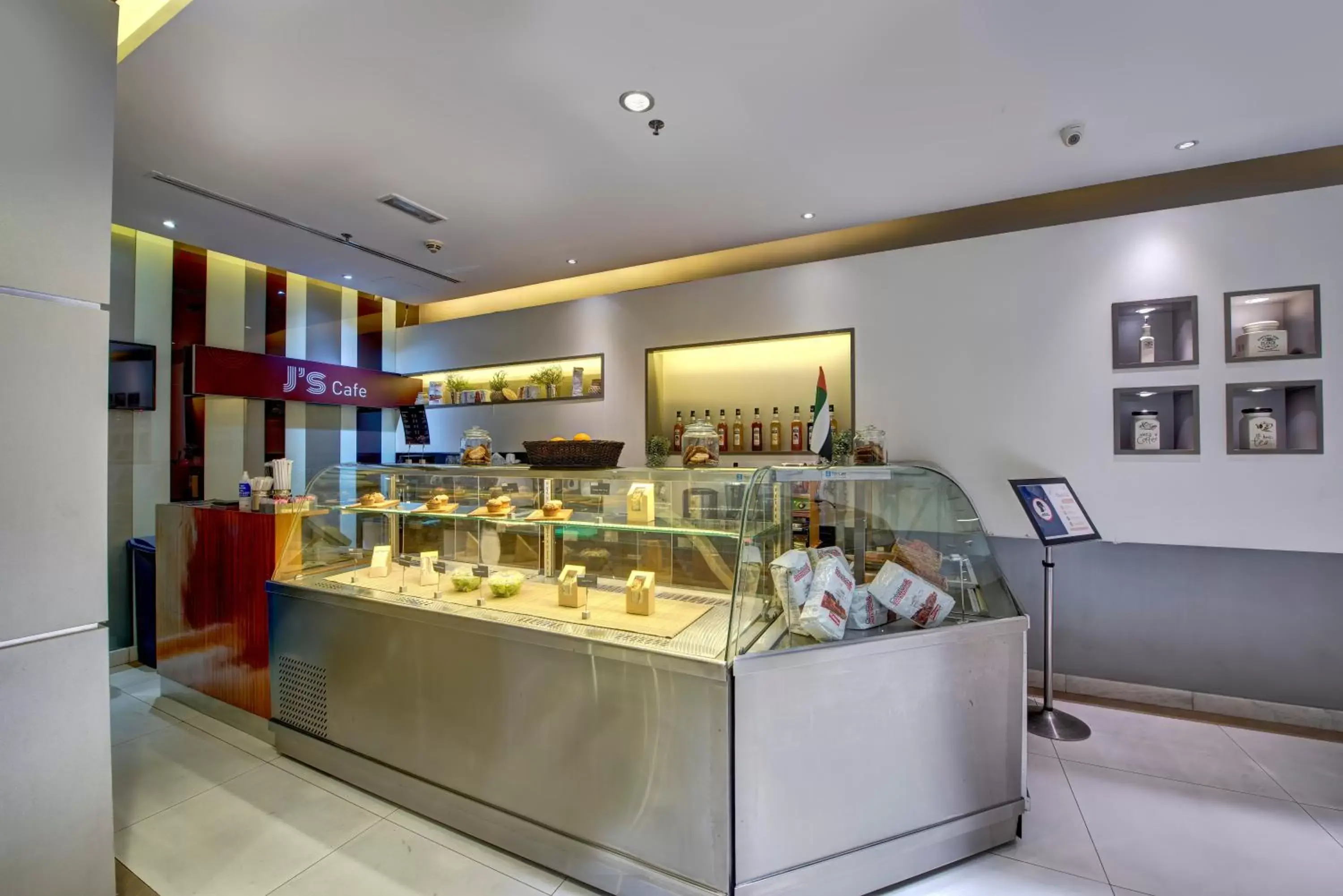 Lounge or bar in Howard Johnson Plaza by Wyndham Dubai Deira