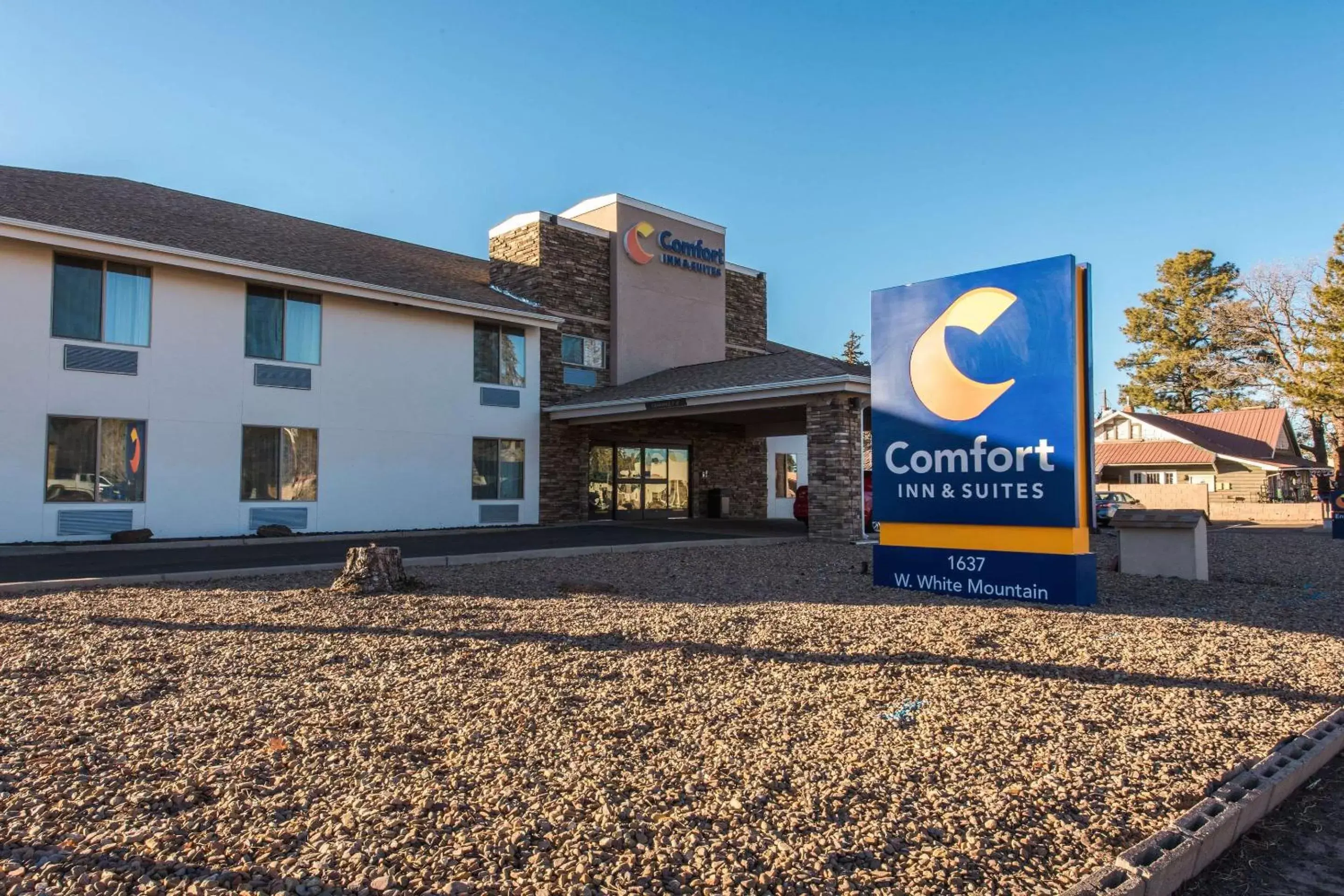 Property Building in Comfort Inn & Suites Pinetop Show Low