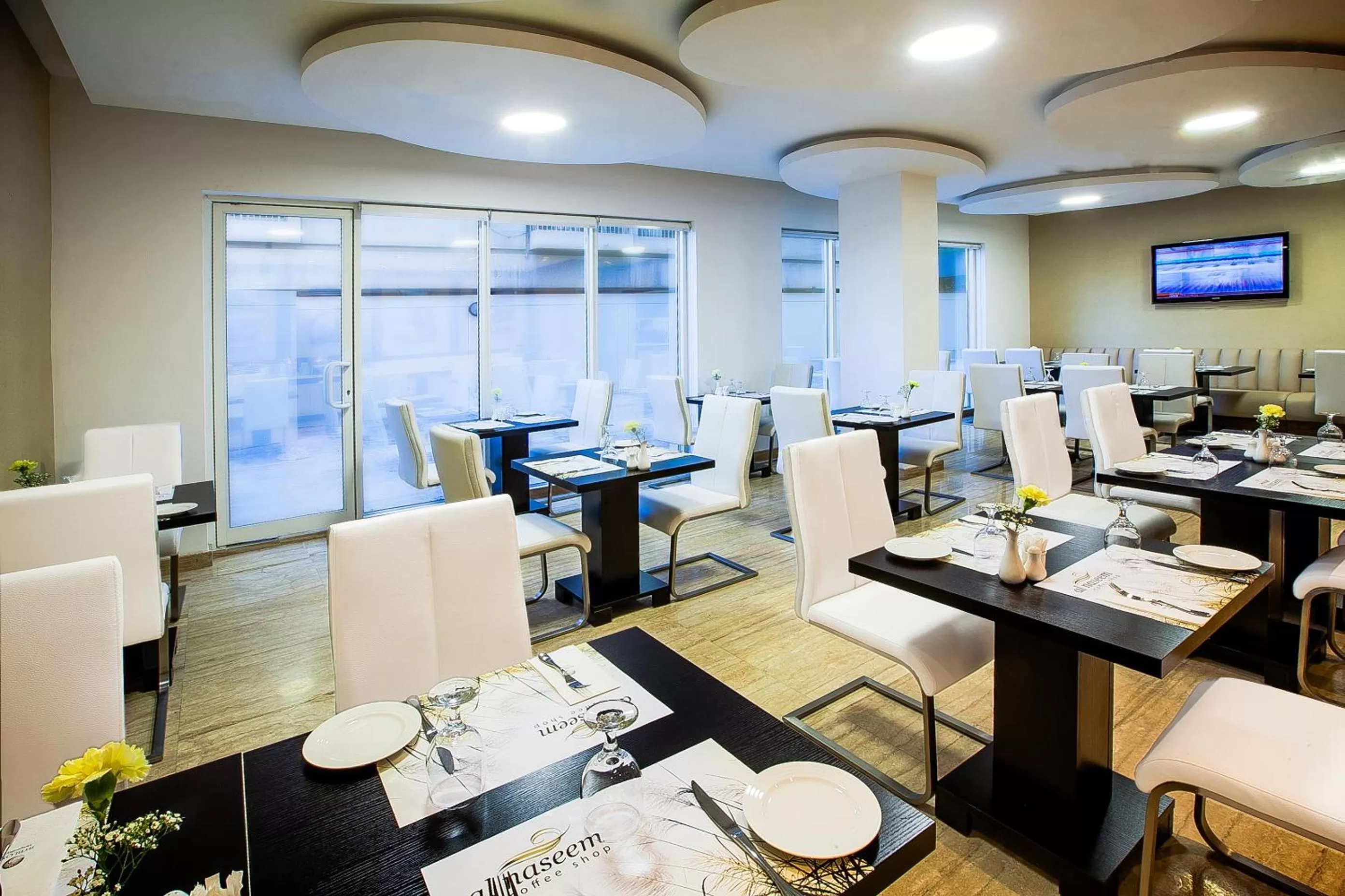 Restaurant/places to eat in Al Sarab Hotel