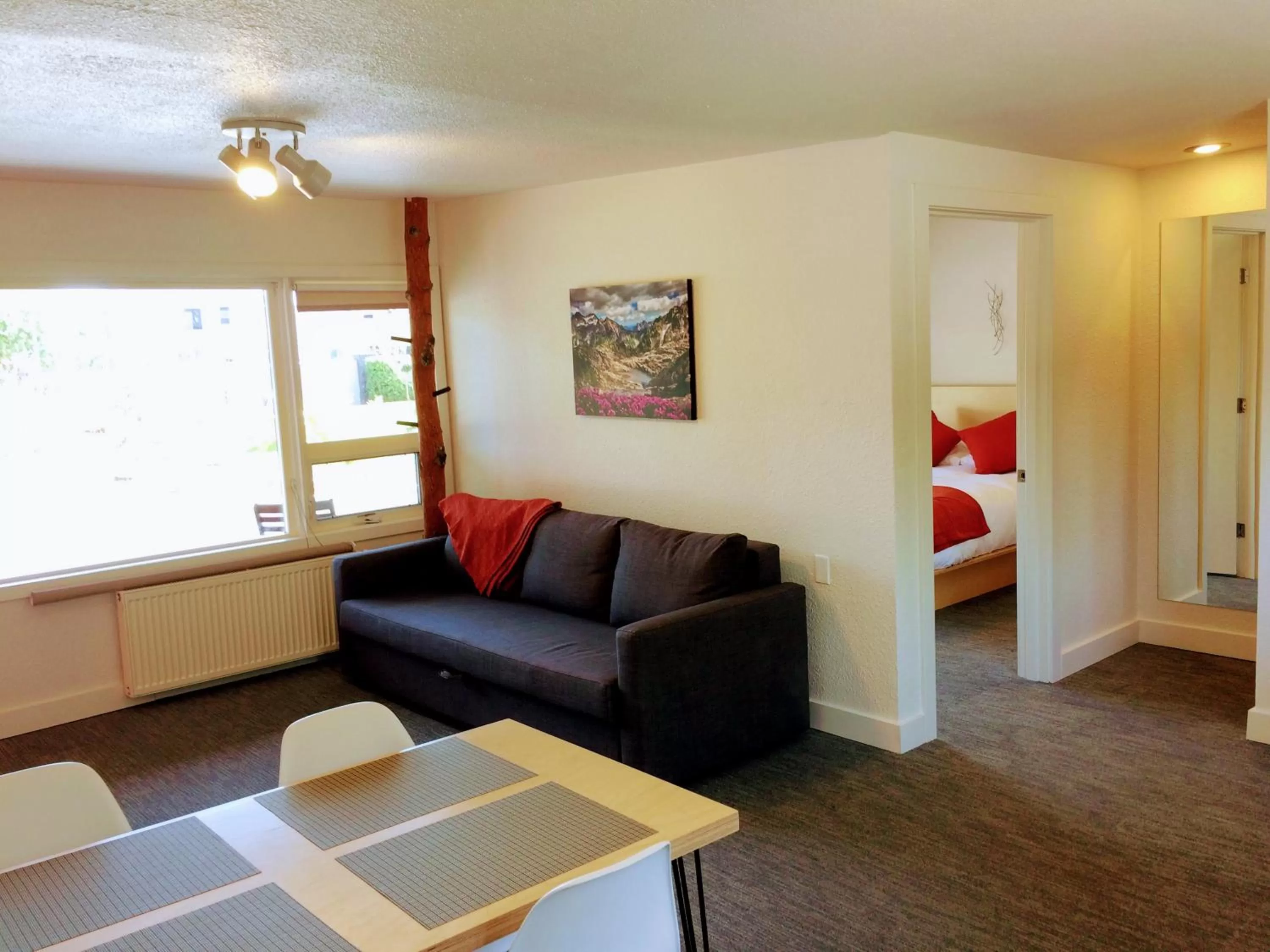 Cascades Deluxe Queen Studio  in Heliotrope Hotel