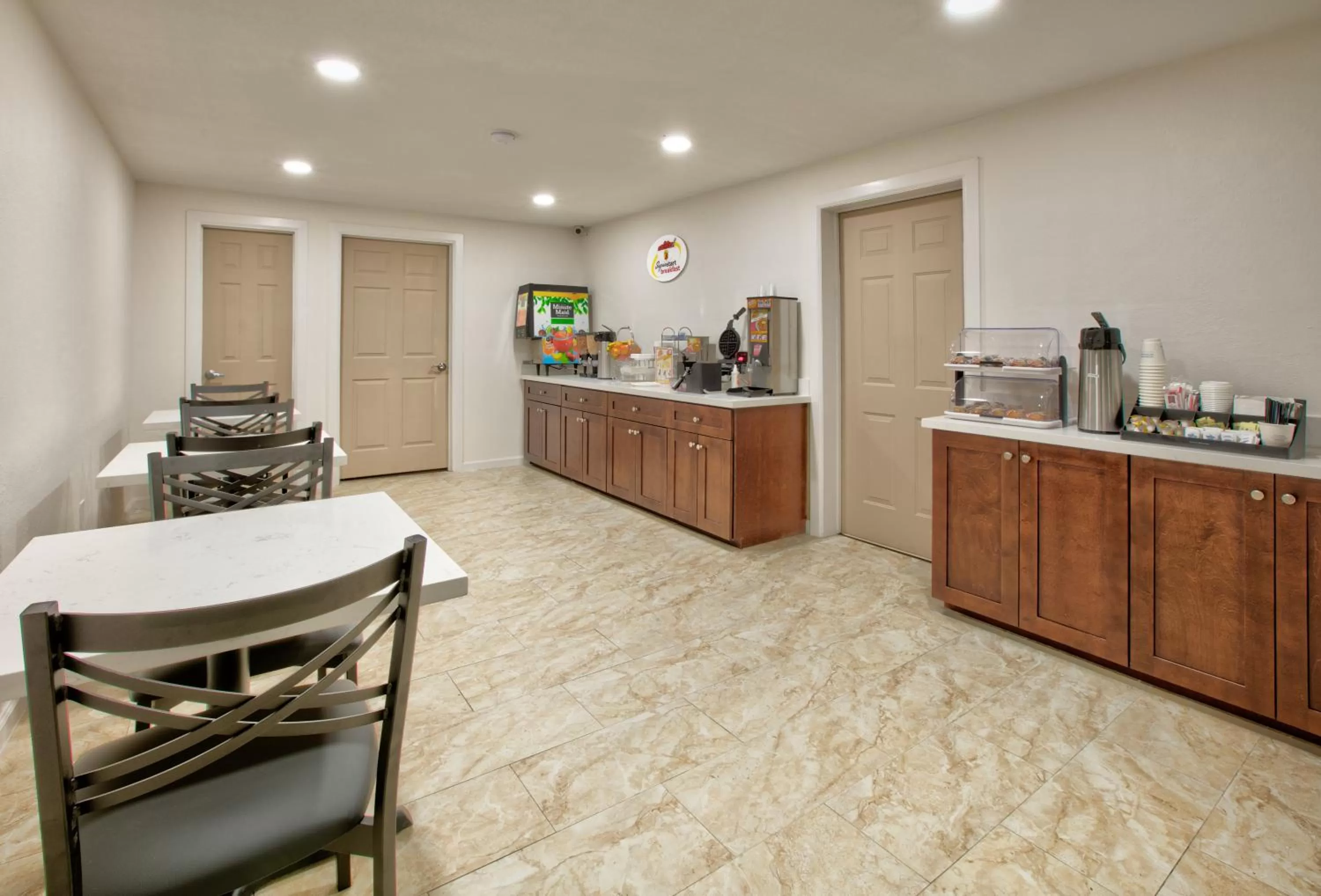 Coffee/tea facilities in Super 8 by Wyndham Victoria - South - Hwy 59