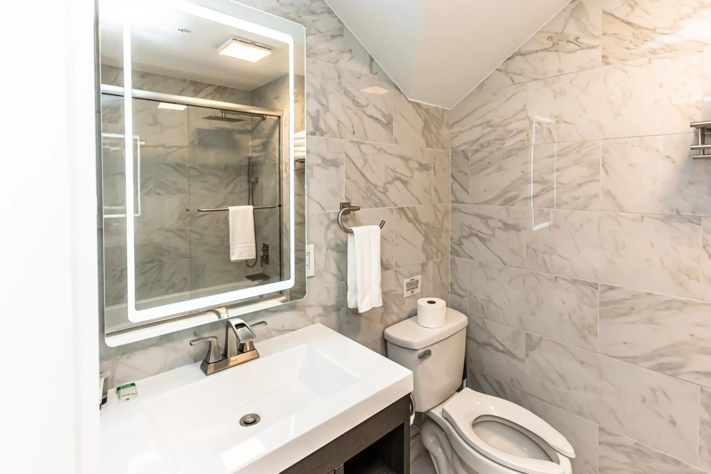 Bathroom in Skylaranna Hotel & Resort