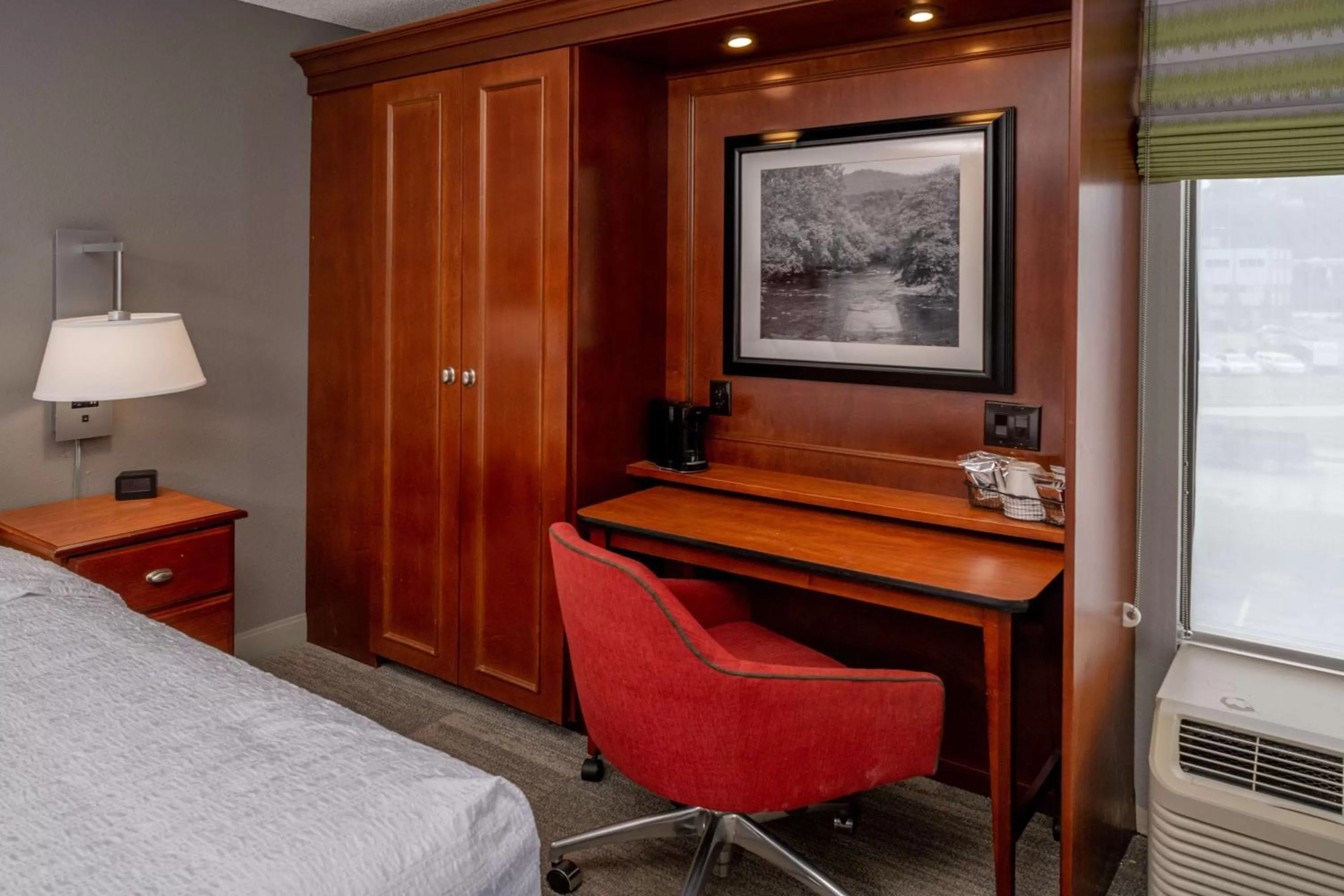 Bedroom, Bed in Hampton Inn Charleston Downtown