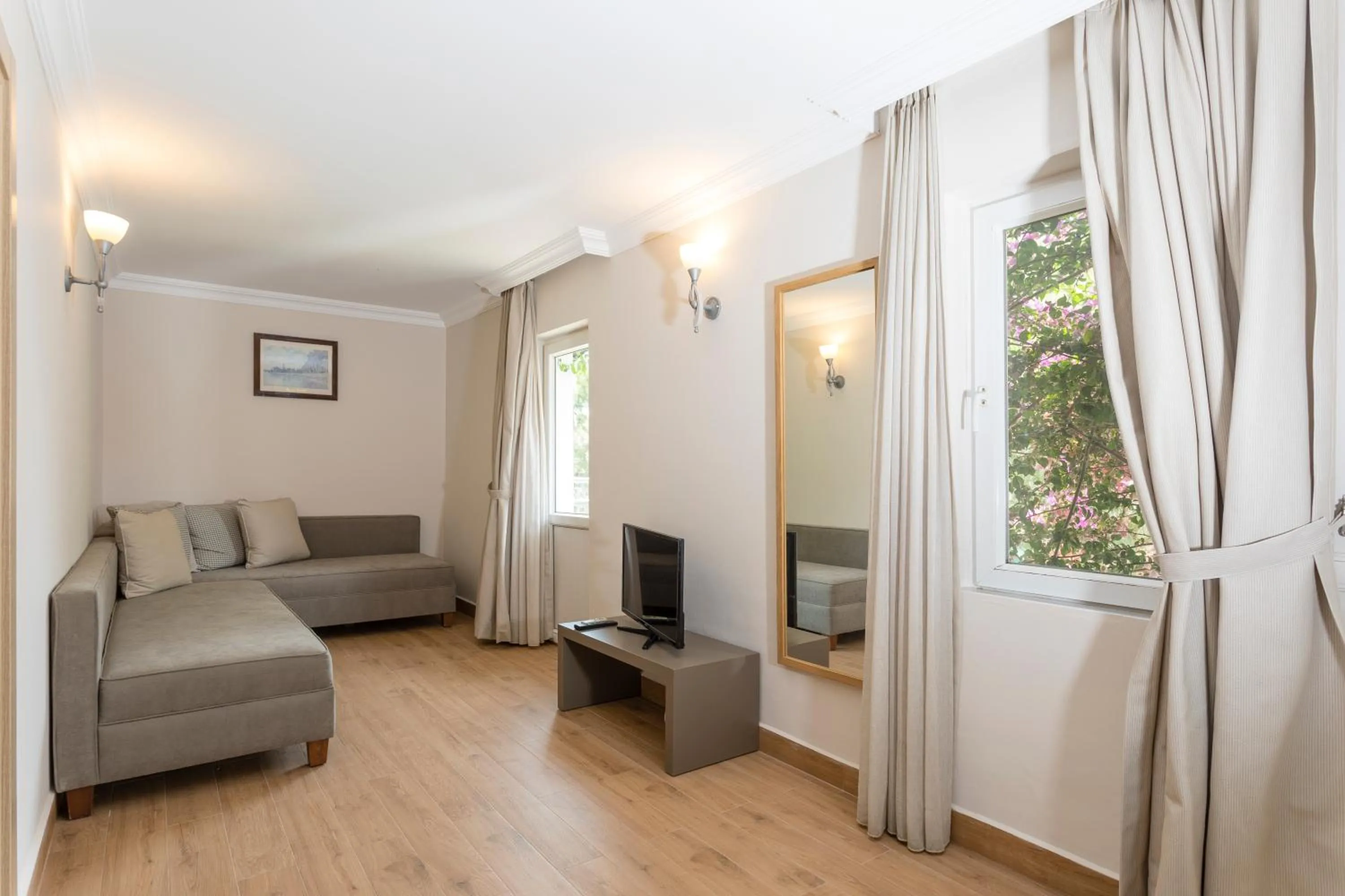 Living room in Moonshine Hotel & Suites