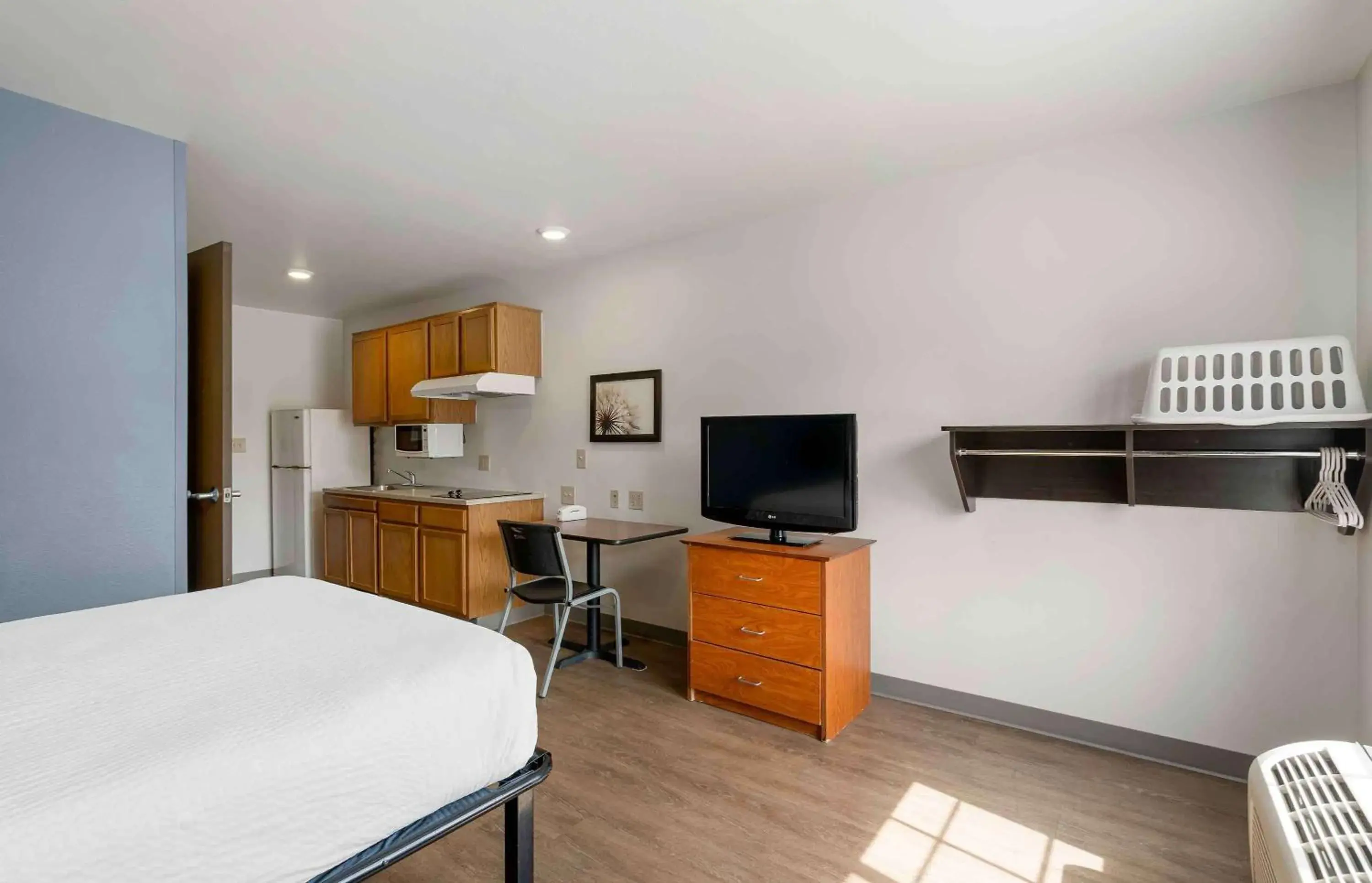Bedroom, Bed in Extended Stay America Select Suites - Lakeland