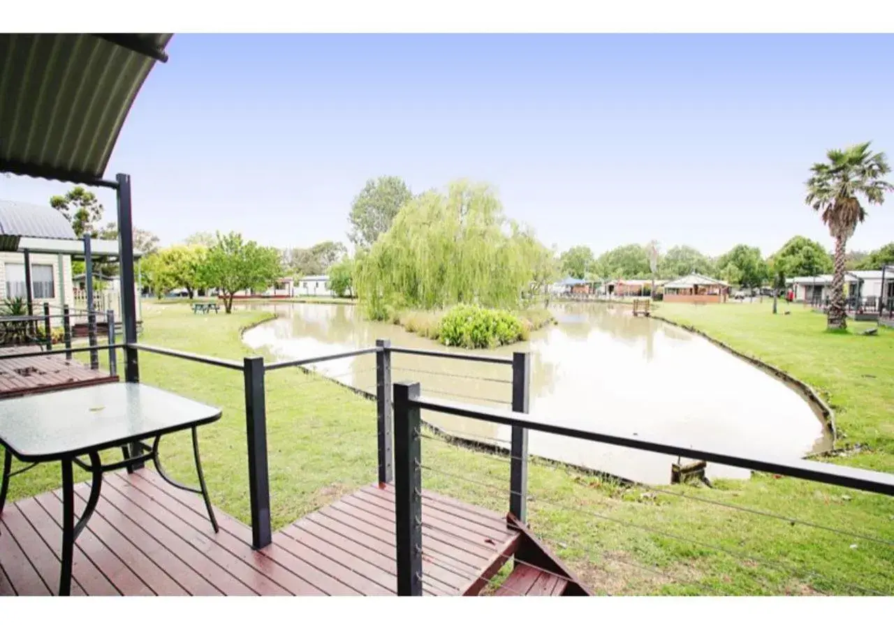Deluxe 2 Bedroom Cabin - Sleeps 4 in Discovery Parks - Maidens Inn Moama Deluxe 2 Bedroom Cabin - Sleeps 4 in Discovery Parks - Maidens Inn Moama