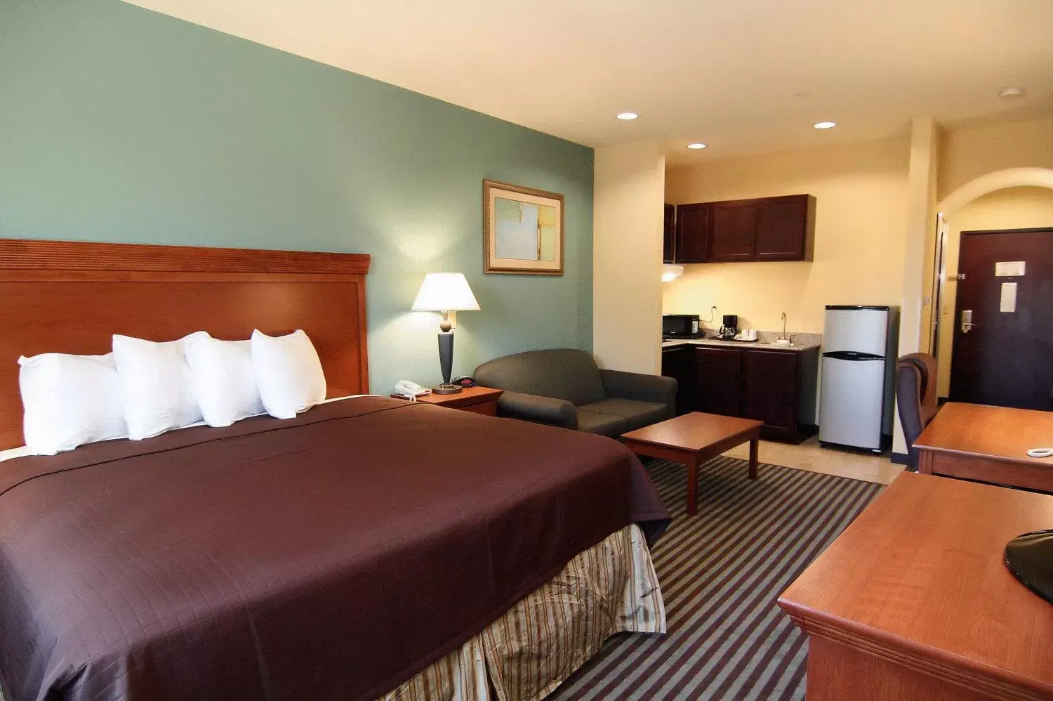 King Room with Kitchenette - Disability Access/Non-Smoking in Executive Inn & Suites