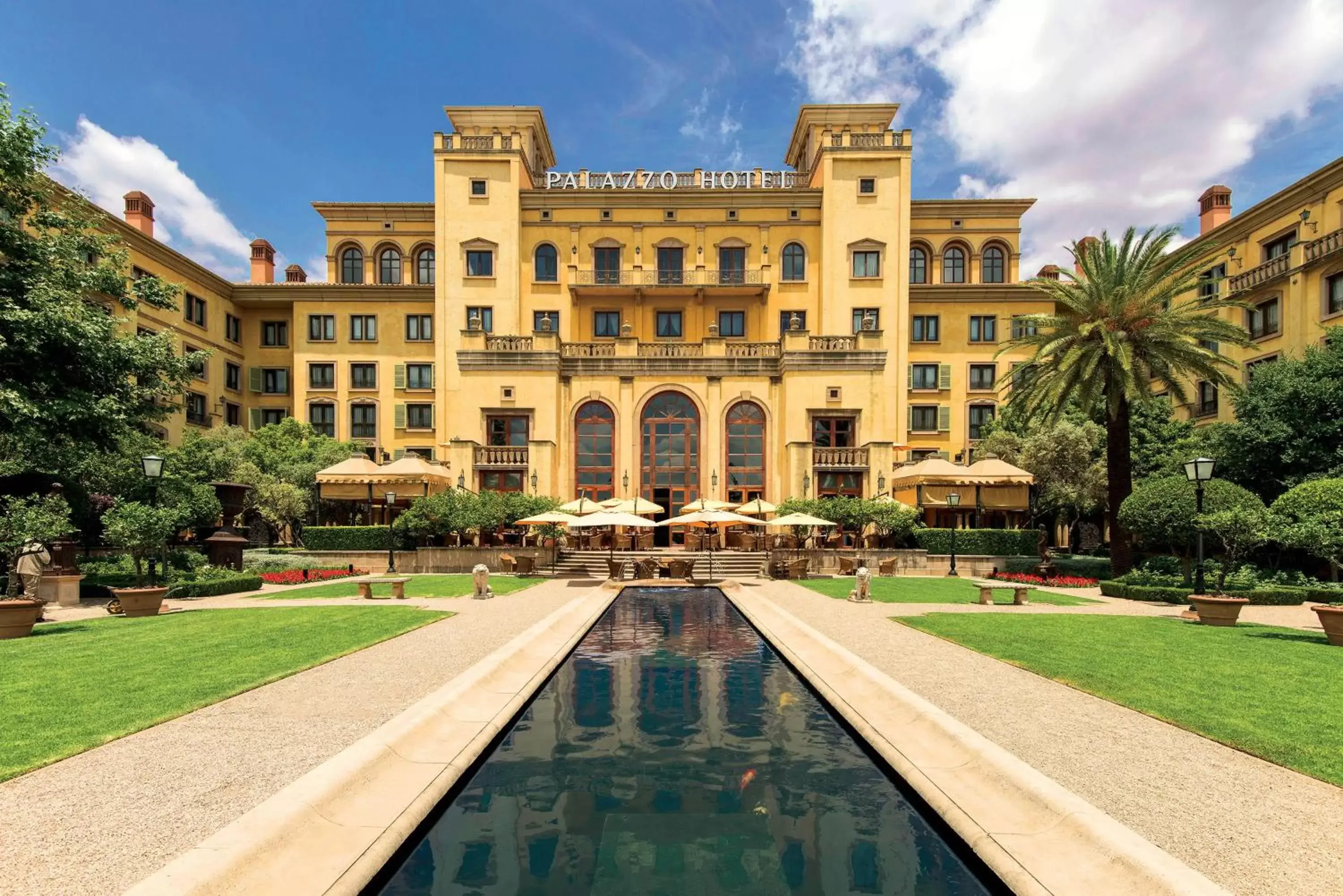 Facade/entrance, Property Building in Palazzo Hotel