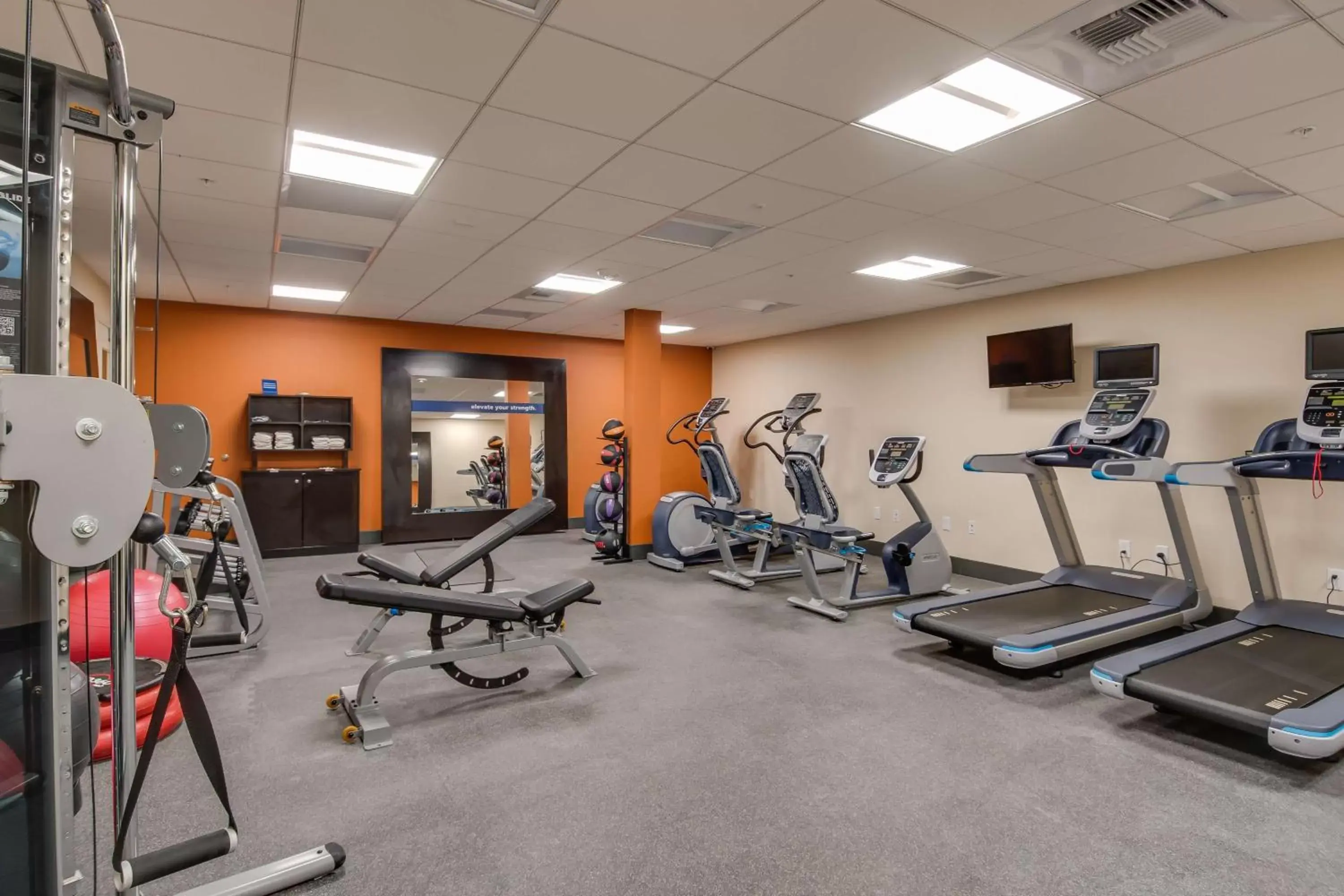 Fitness centre/facilities, Fitness Center/Facilities in Hampton Inn & Suites Los Angeles - Glendale