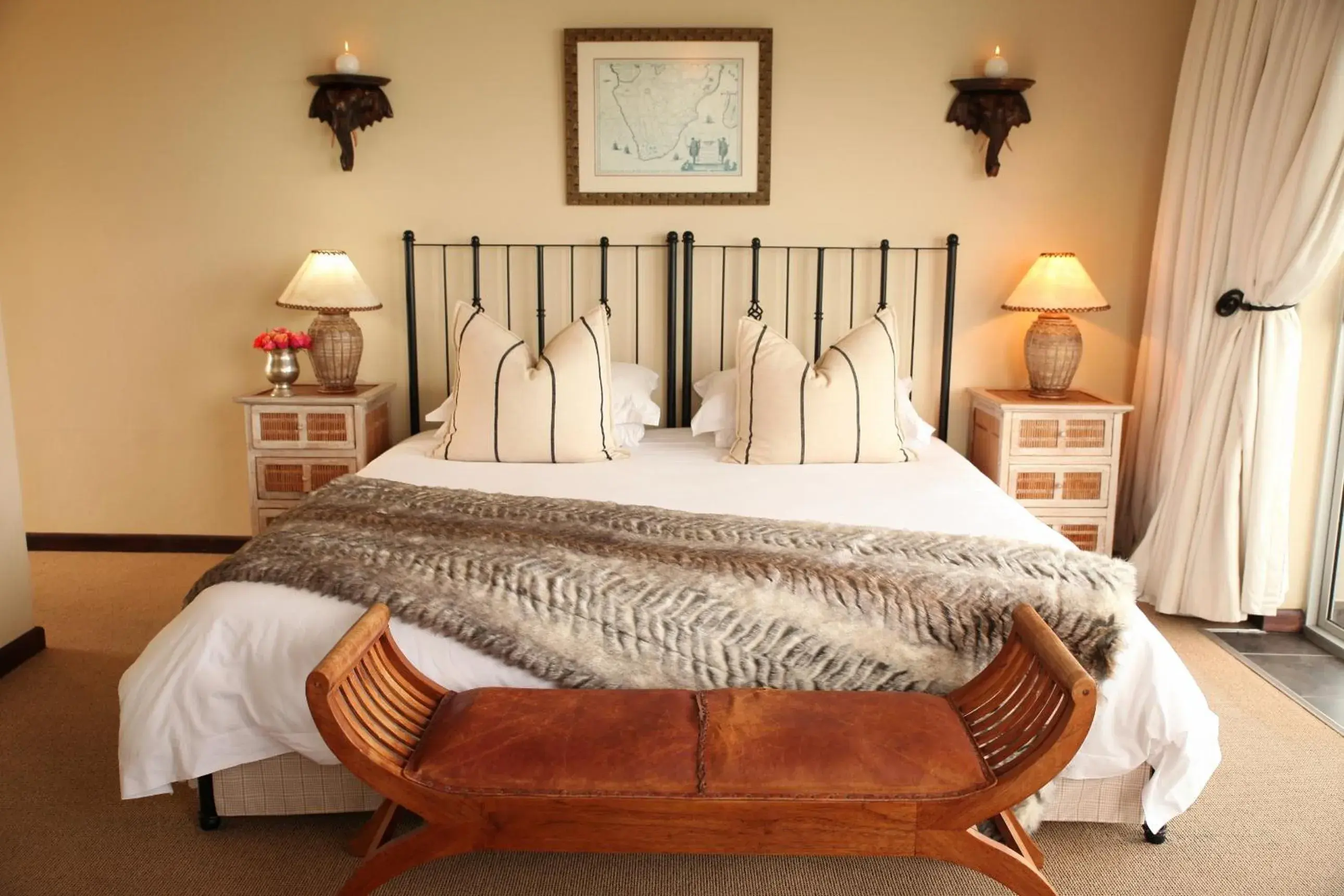 Bathroom, Bed in Headlands House Guest Lodge