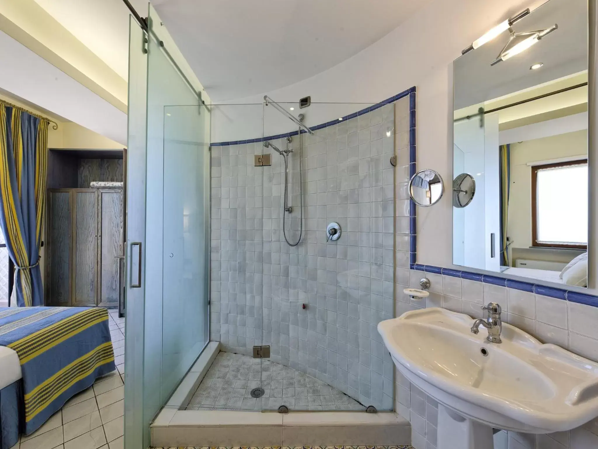Shower, Bathroom in Hotel Villa Poseidon & Events
