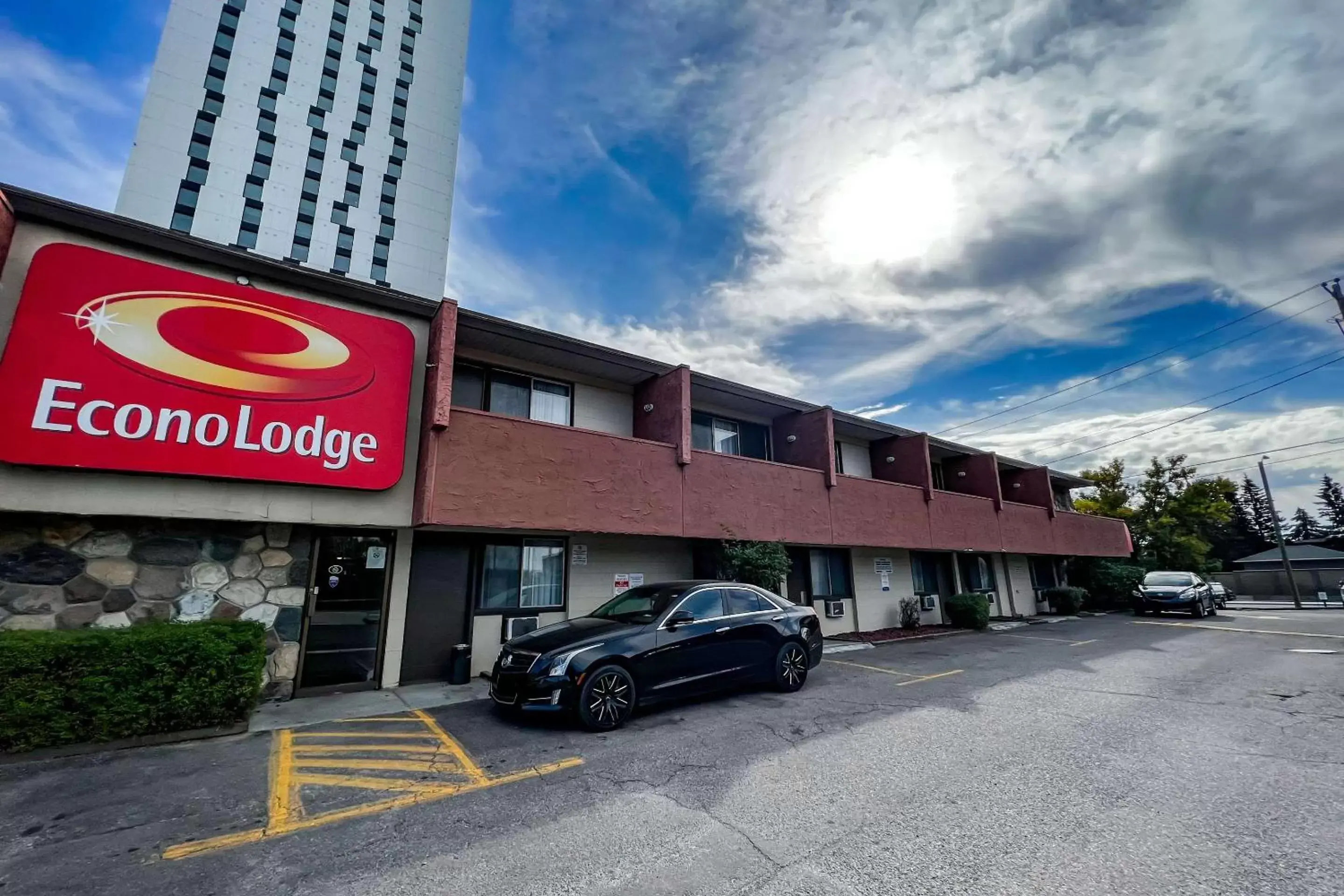 Property Building in Econo Lodge Motel Village