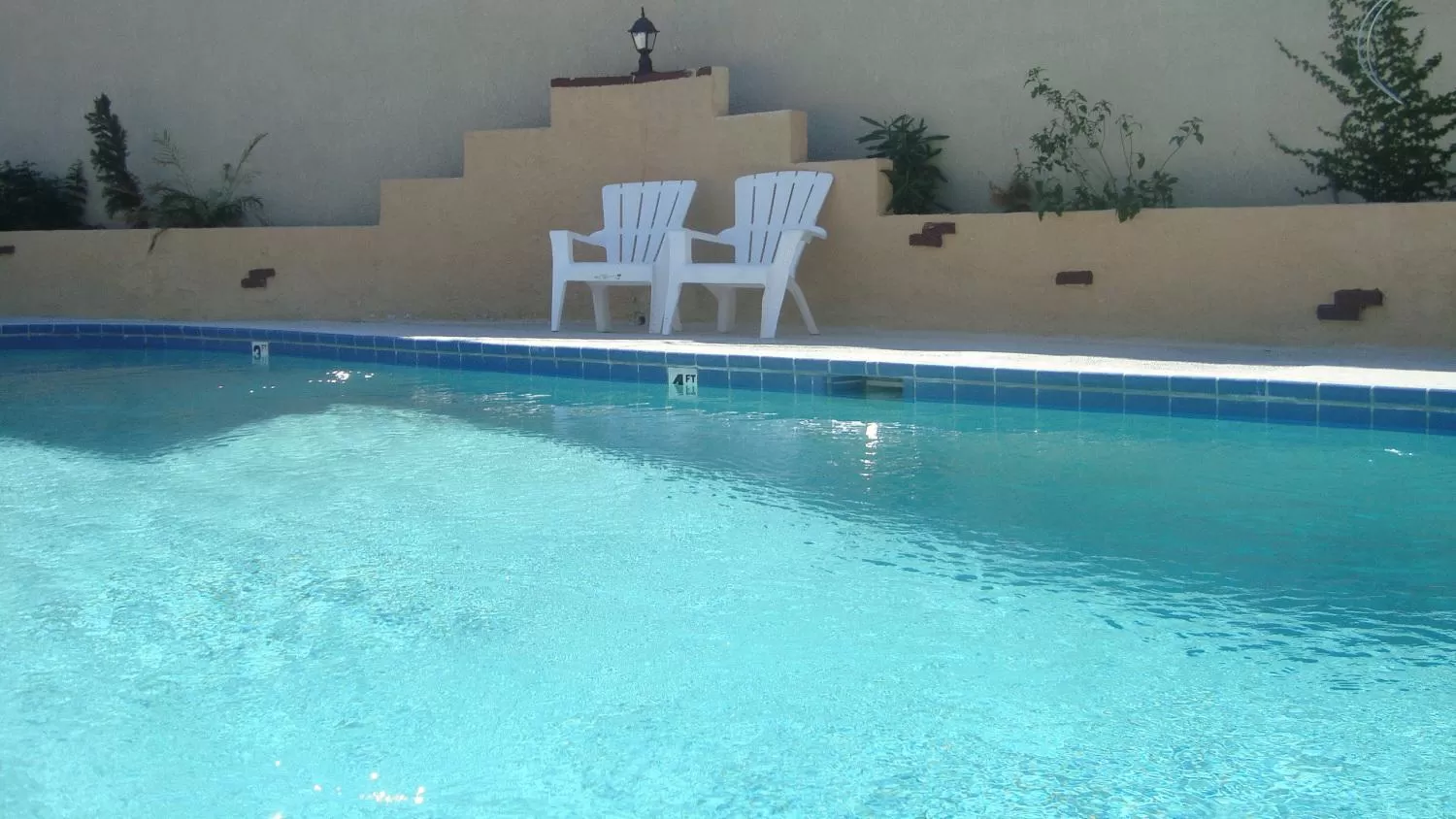 Swimming pool in Windsor Inn Lake Havasu City