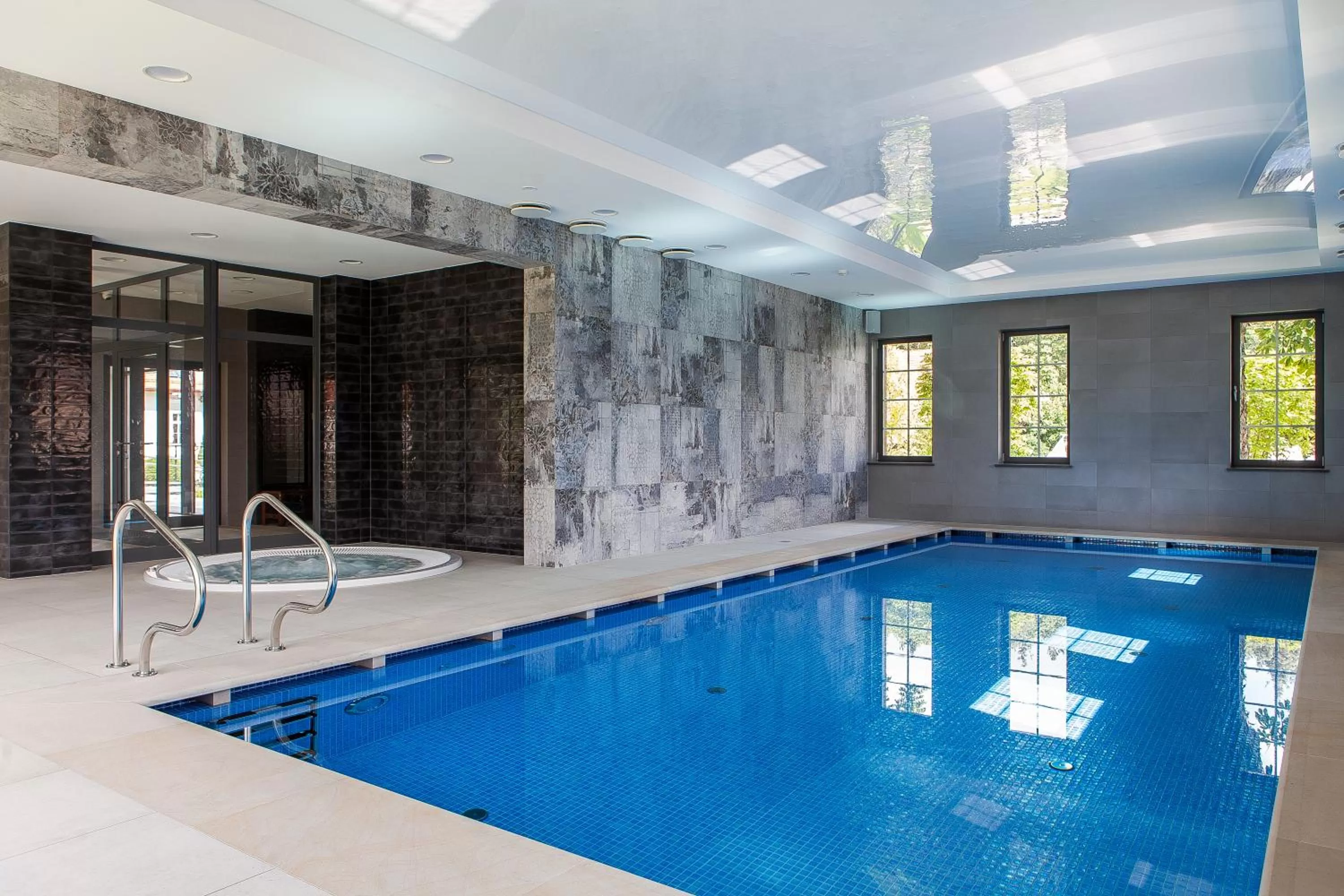 Swimming pool in Leśny Dwór