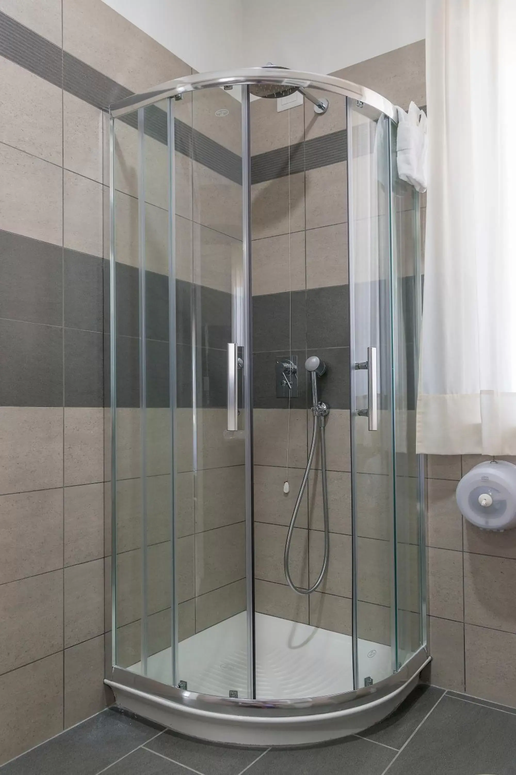 Shower, Bathroom in Hotel America