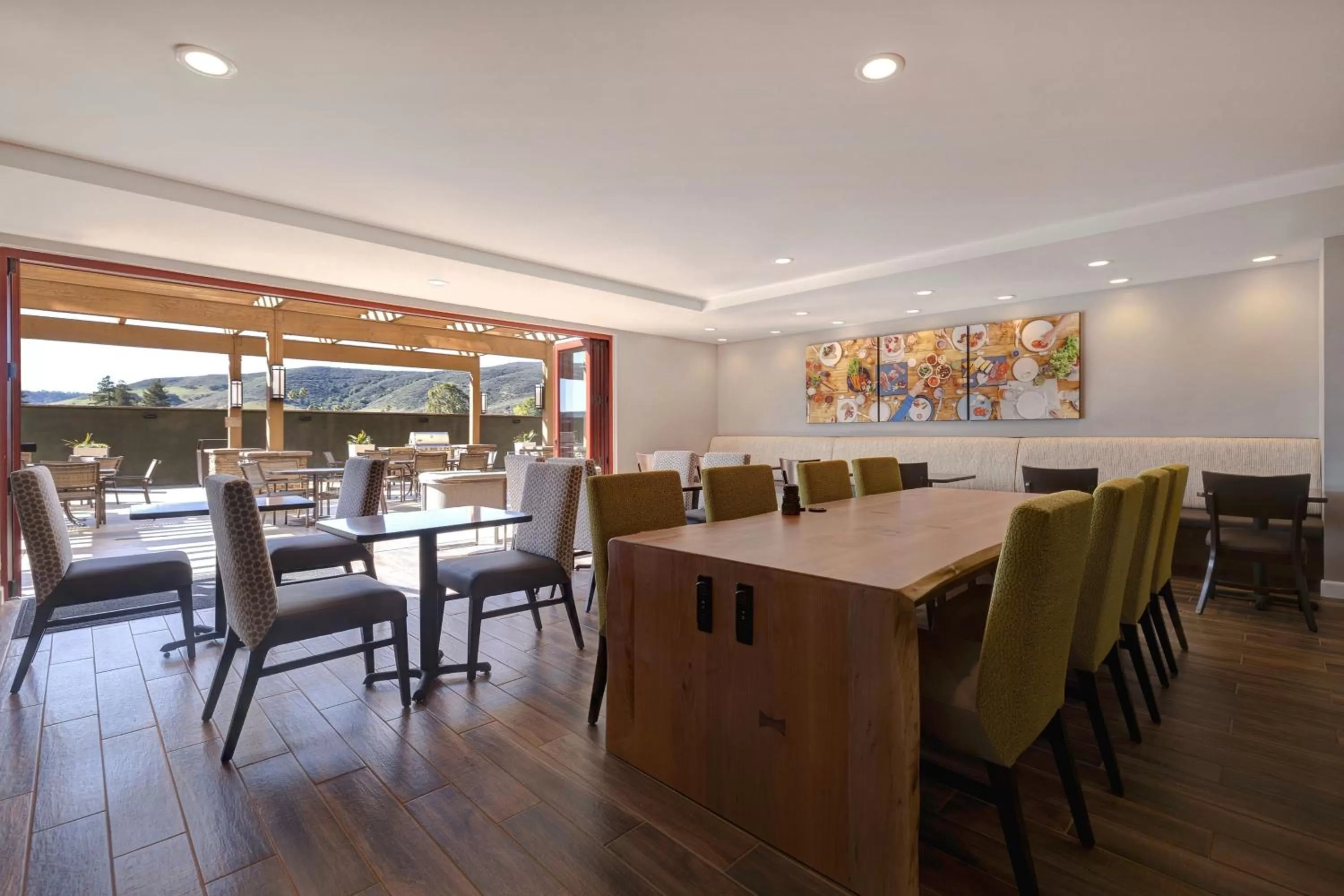 Breakfast in TownePlace Suites by Marriott San Luis Obispo