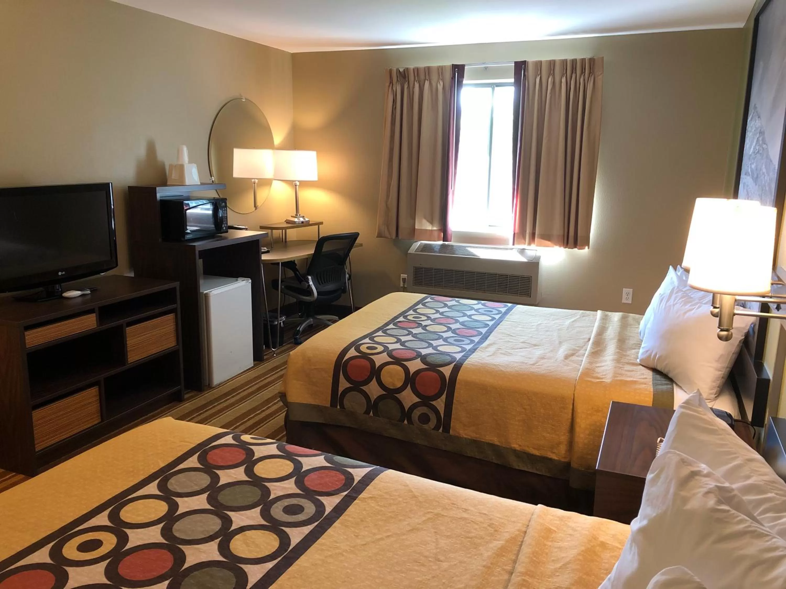 Bed in Super 8 by Wyndham S Jordan/Sandy/Slc Area