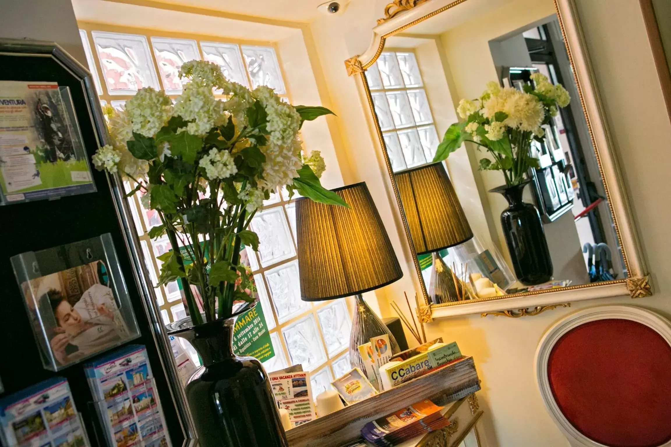 Lobby or reception in Hotel lo Squalo