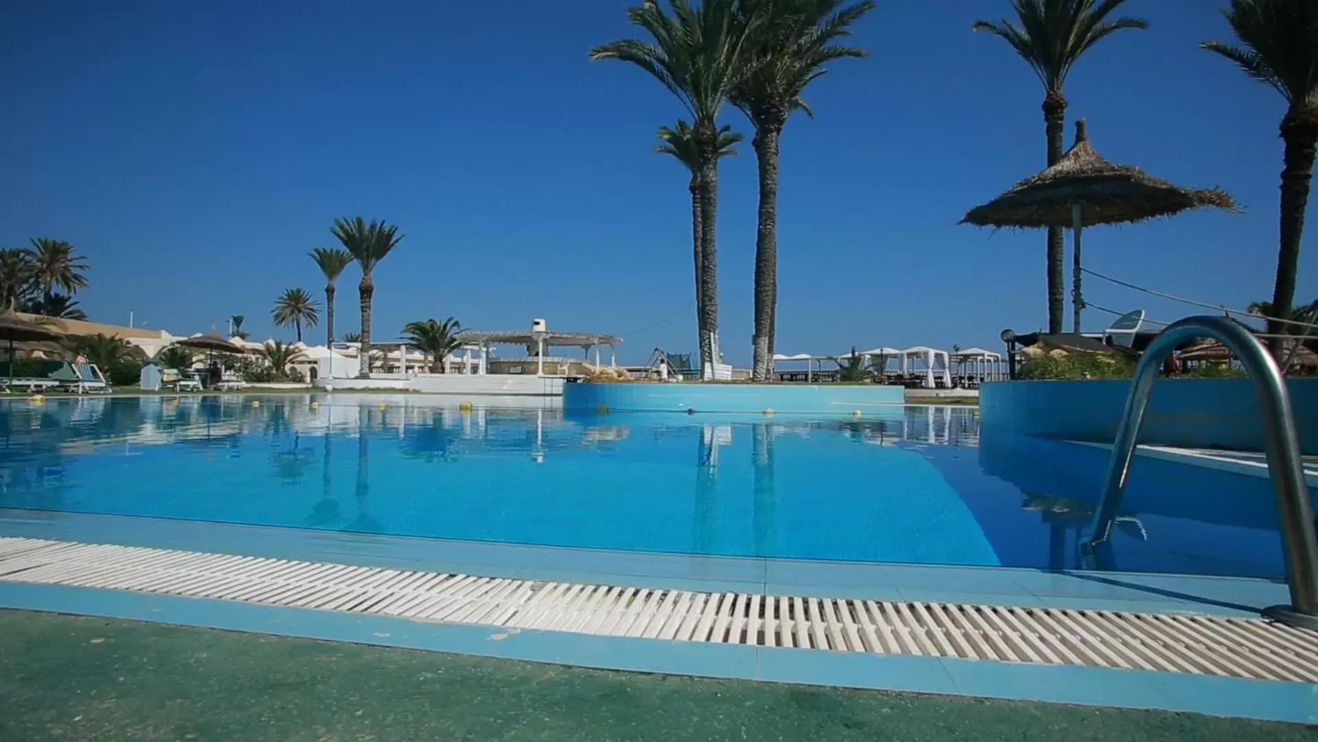 Breakfast, Swimming Pool in Hotel Les Palmiers