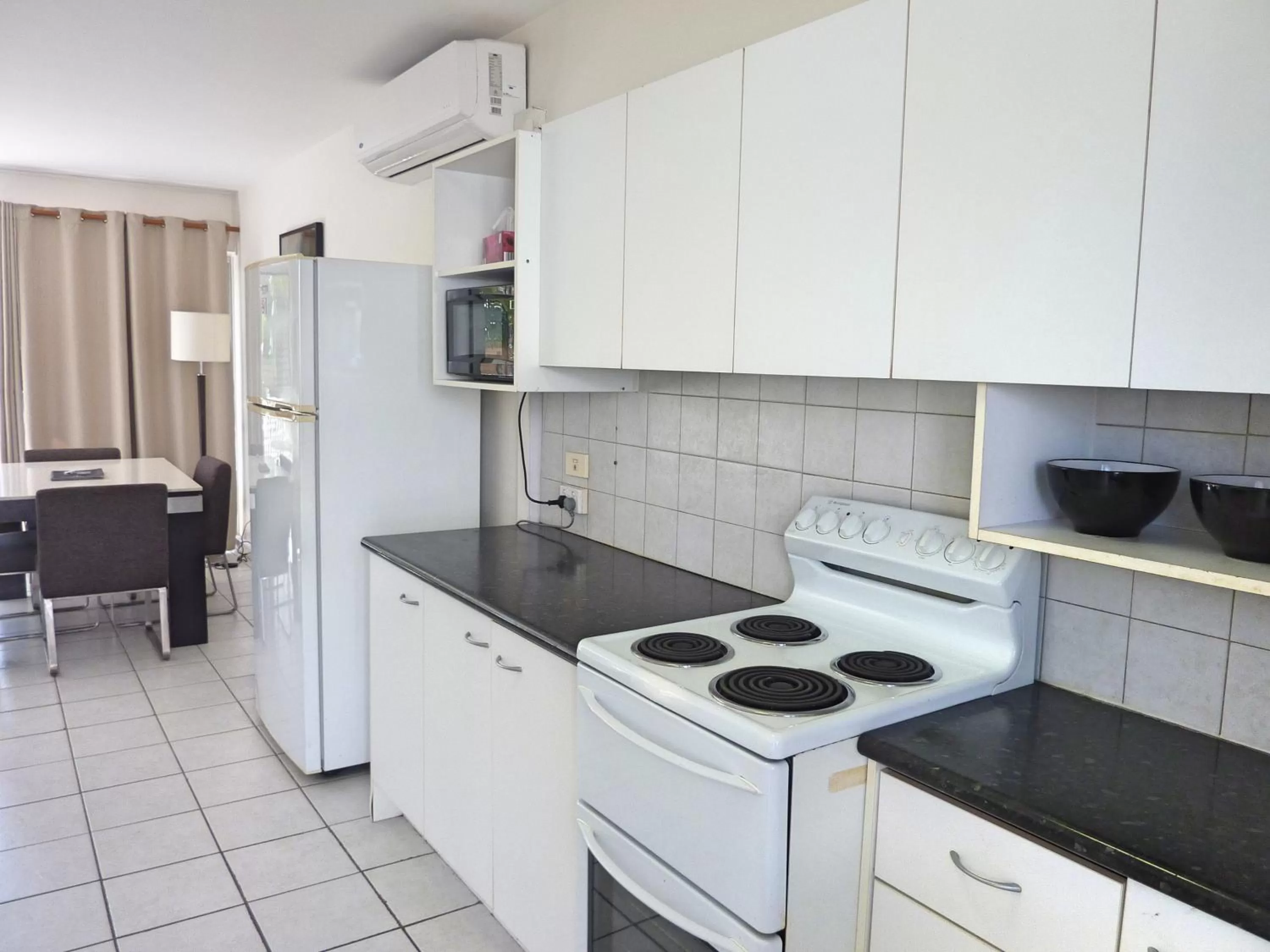 Kitchen or kitchenette in Jadran Motel & El Jays Holiday Lodge