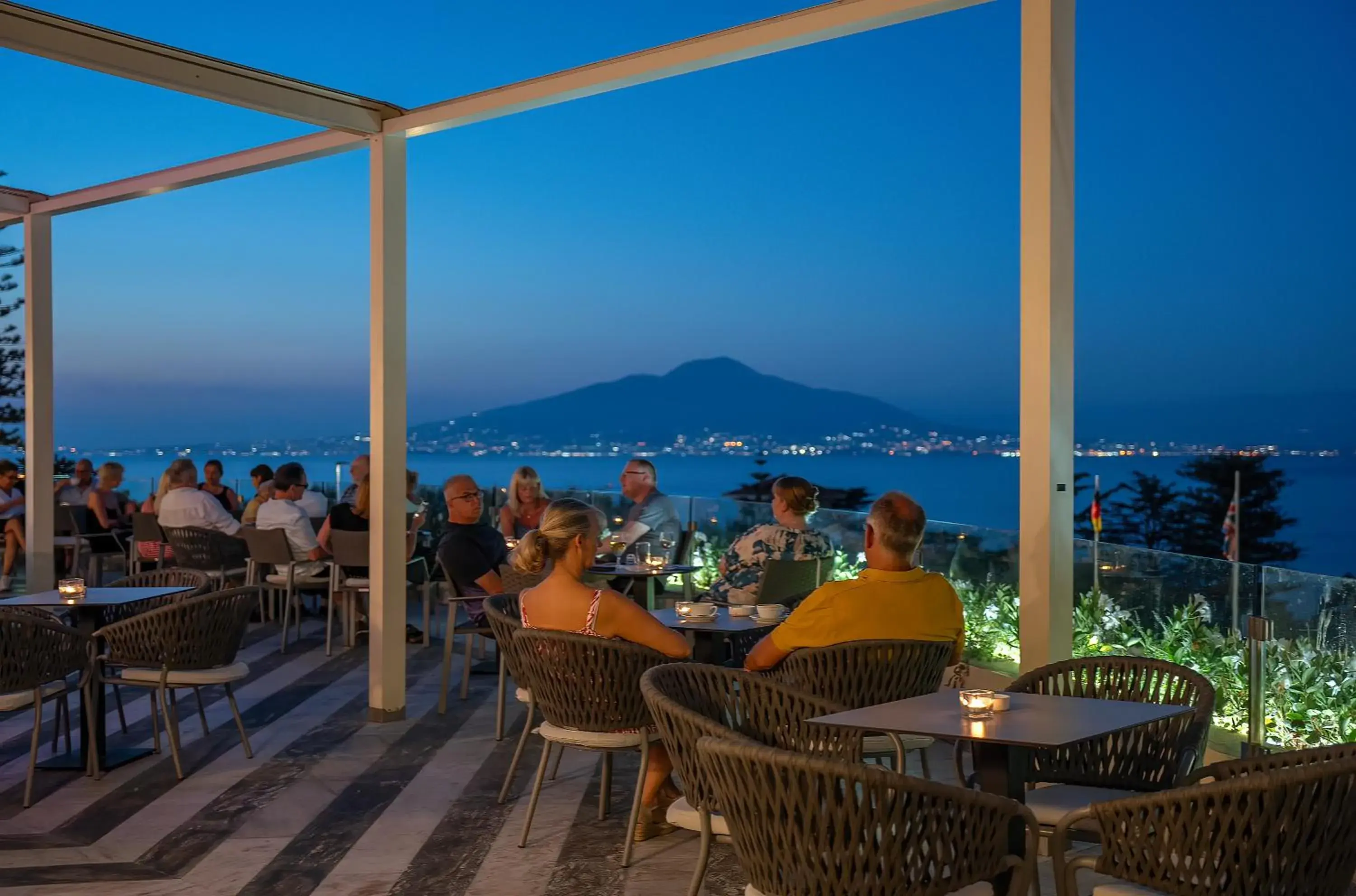 Balcony/Terrace, Restaurant/Places to Eat in Hotel Grand Vesuvio