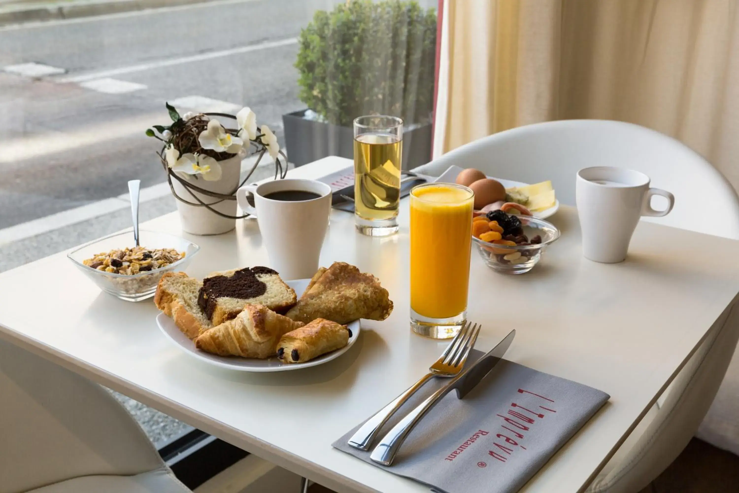 Breakfast in Hotel Central Parc Oyonnax