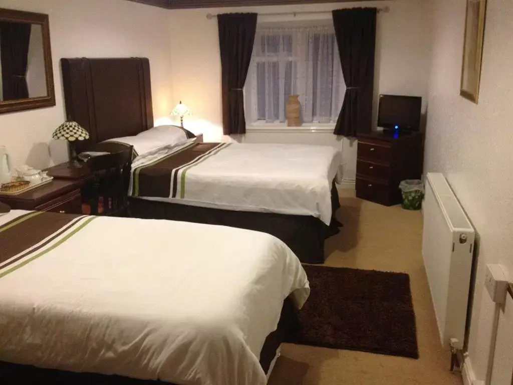 Bedroom, Bed in Richmond Hotel