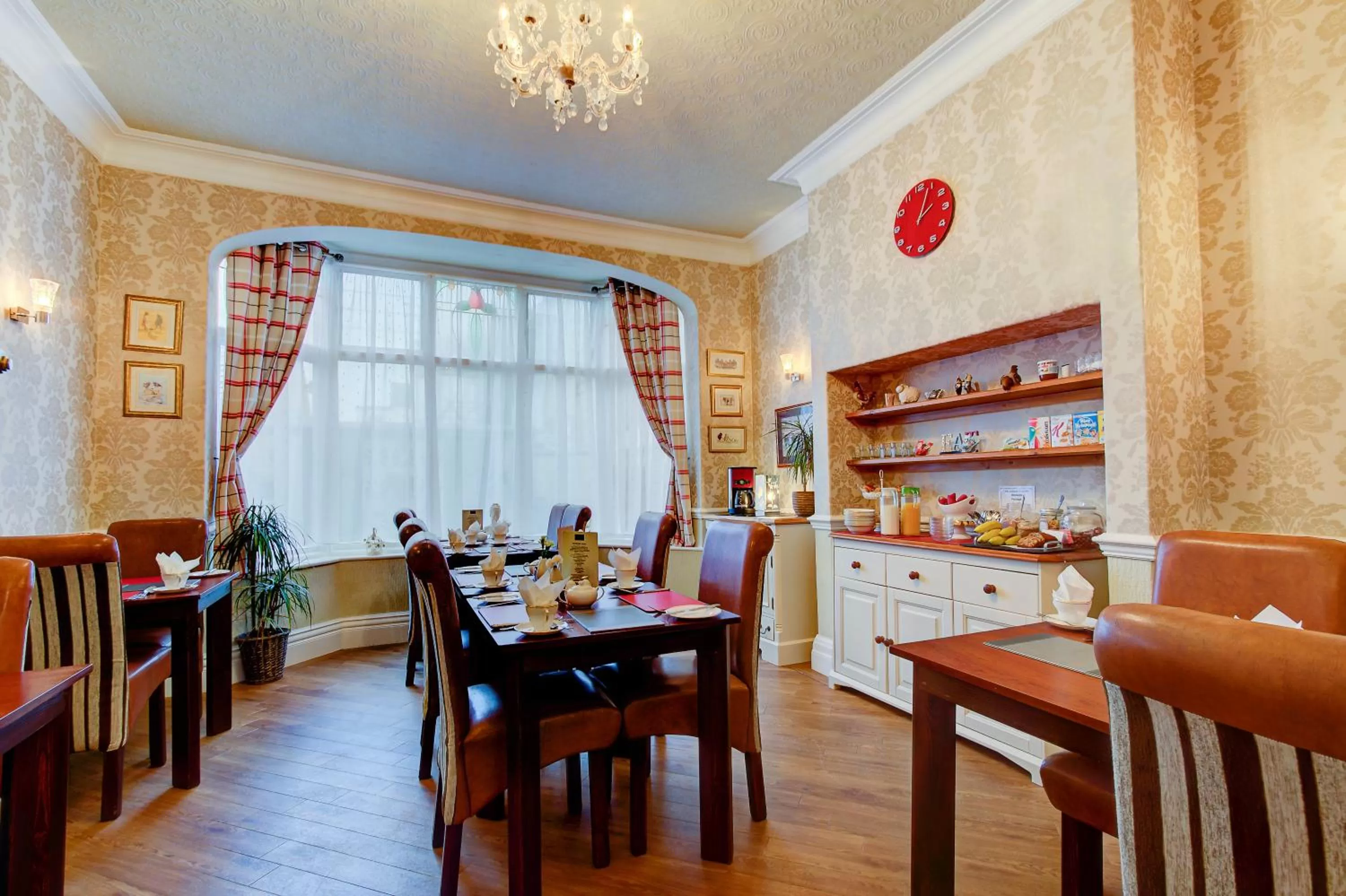 Photo of the whole room in North Crest