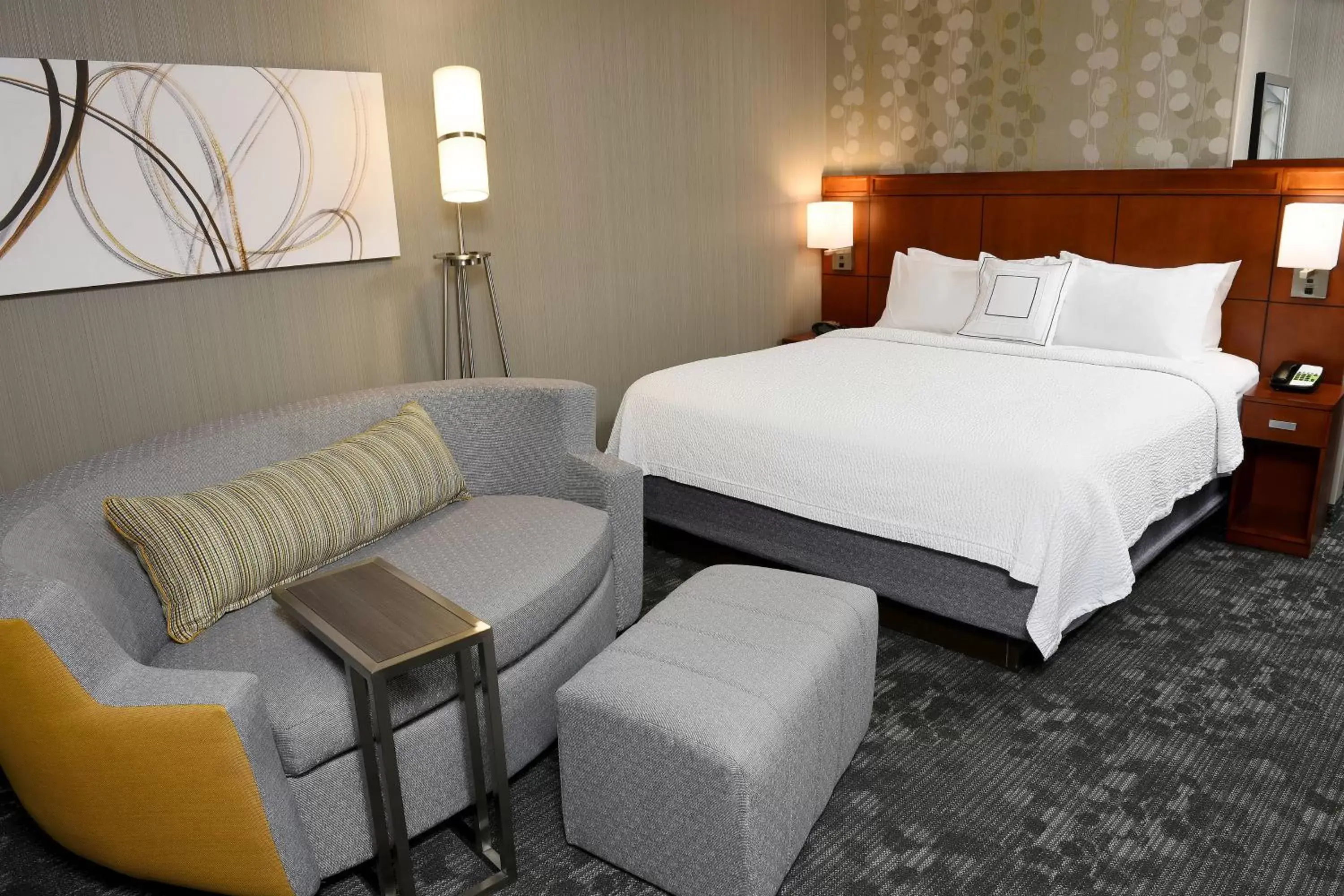 Photo of the whole room, Bed in Courtyard By Marriott Sioux Falls