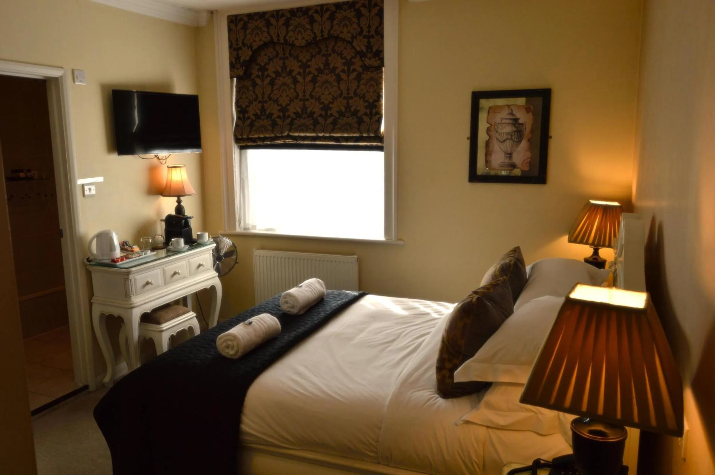 Bed in Le Bouchon Brasserie & Hotel