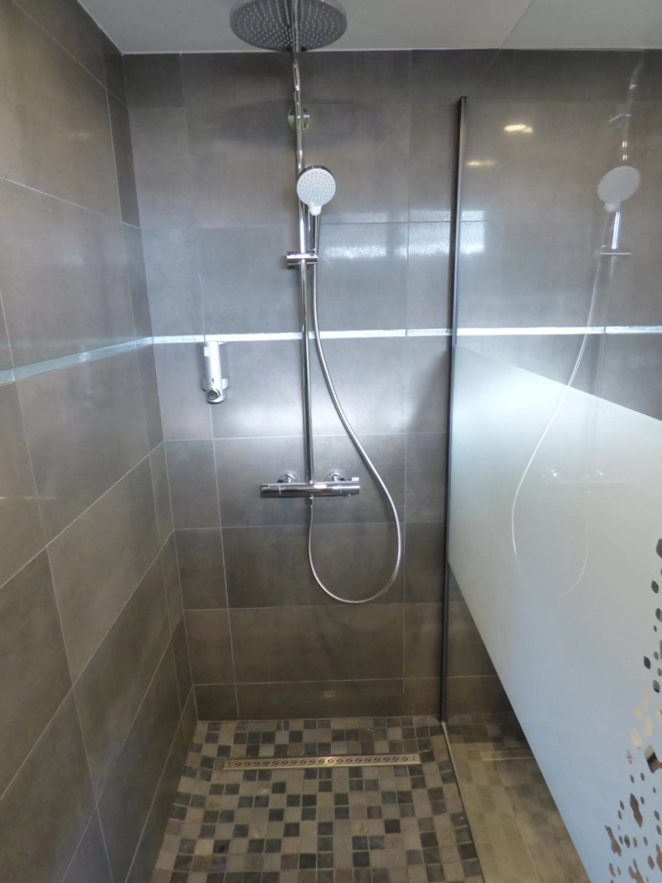 Shower, Bathroom in La Colline aux Yeux Doubs