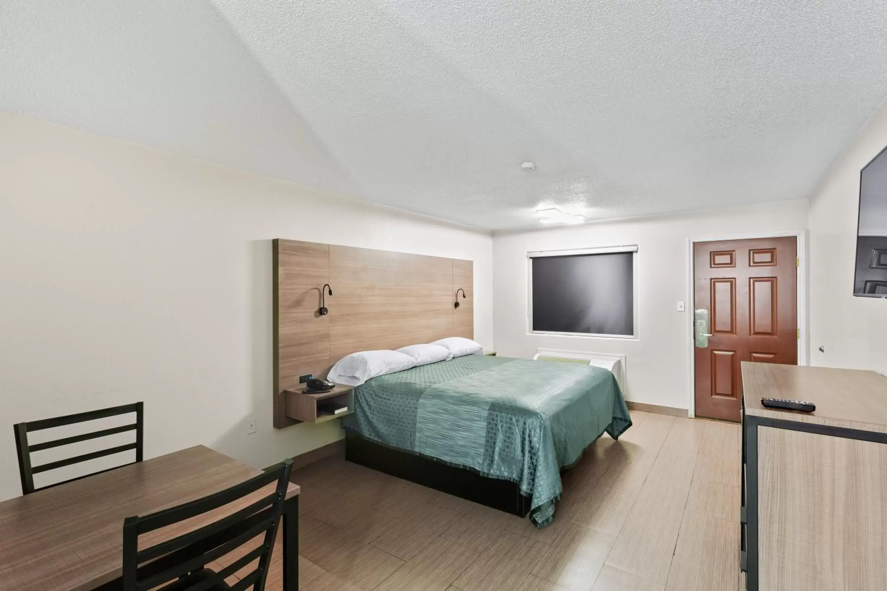 Bedroom, Bed in Siesta Inn McAllen