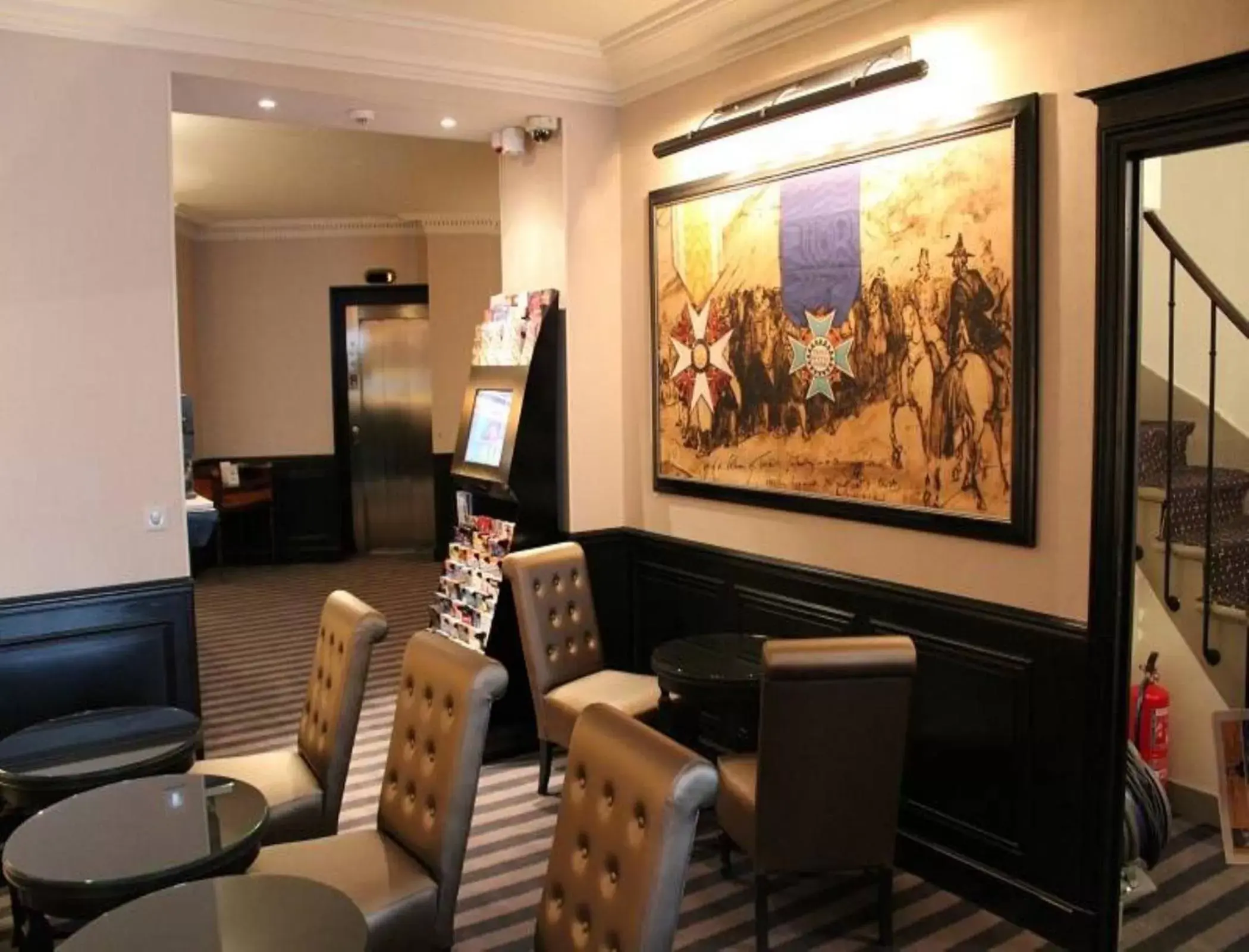 Lounge or bar, Seating Area in Hotel Saint Cyr Etoile