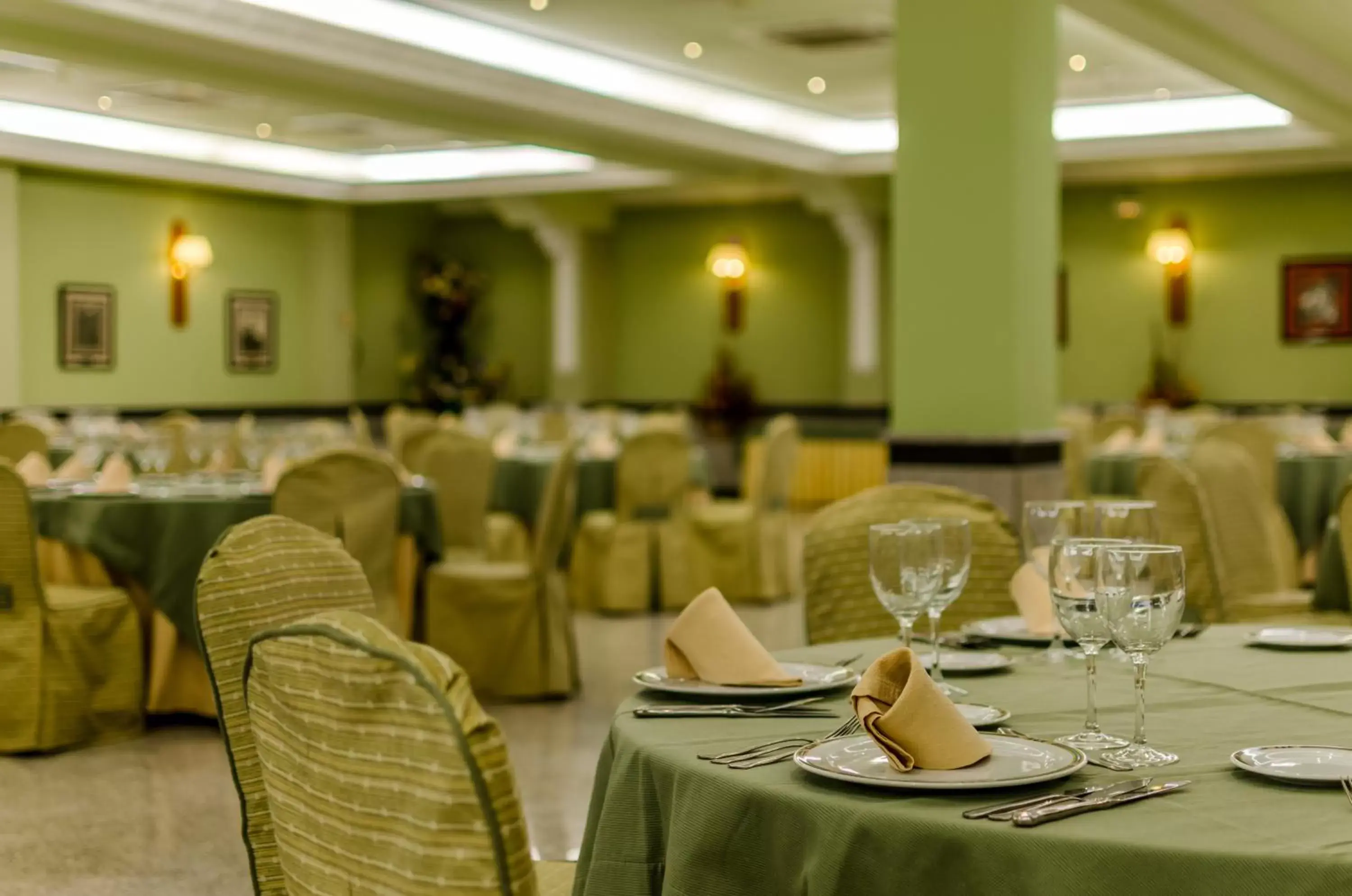 Business facilities, Restaurant/Places to Eat in Infanta Cristina