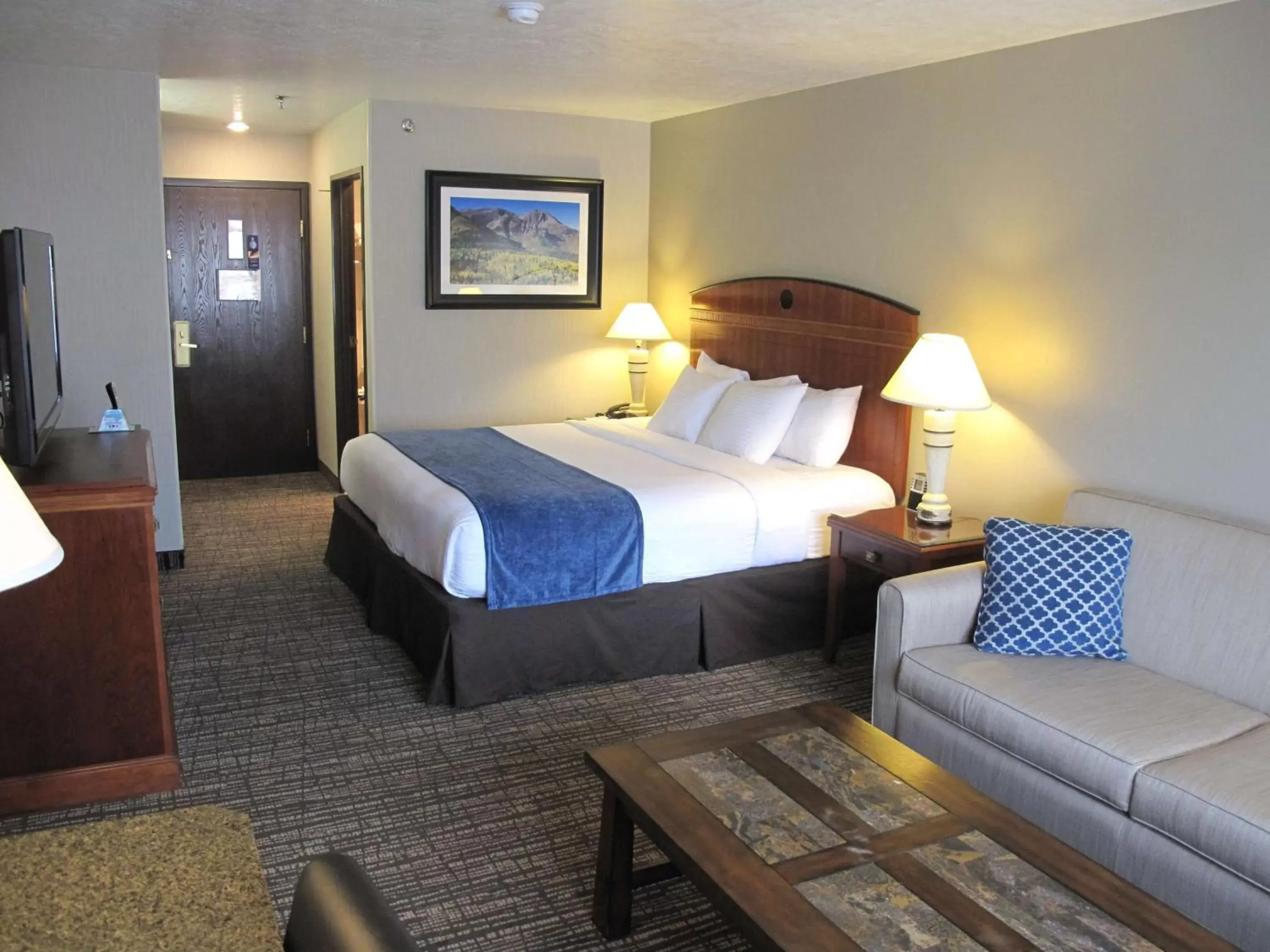 Photo of the whole room, Bed in Best Western Timpanogos Inn