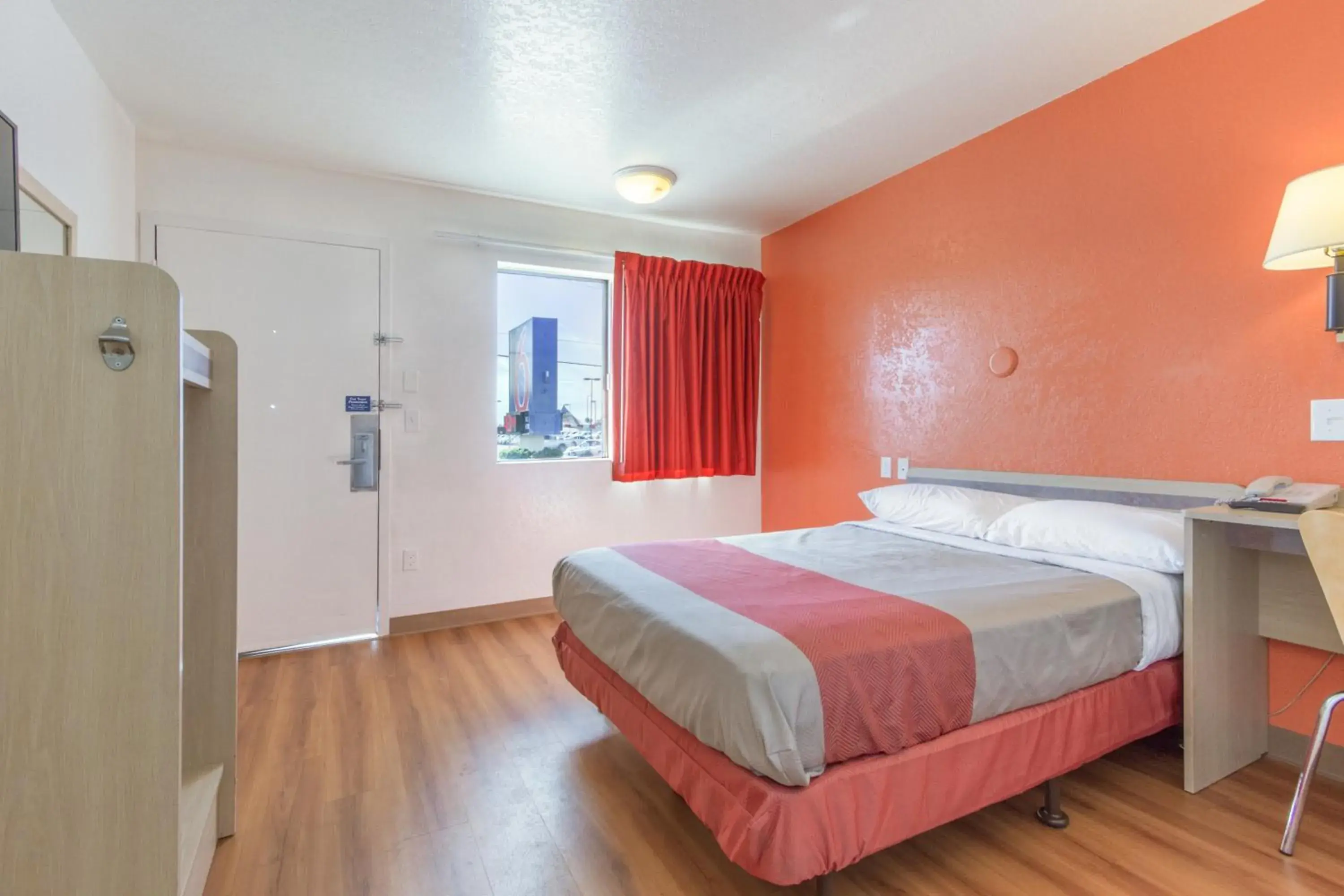 Bedroom, Bed in Motel 6-Phoenix, AZ - North Bell Road