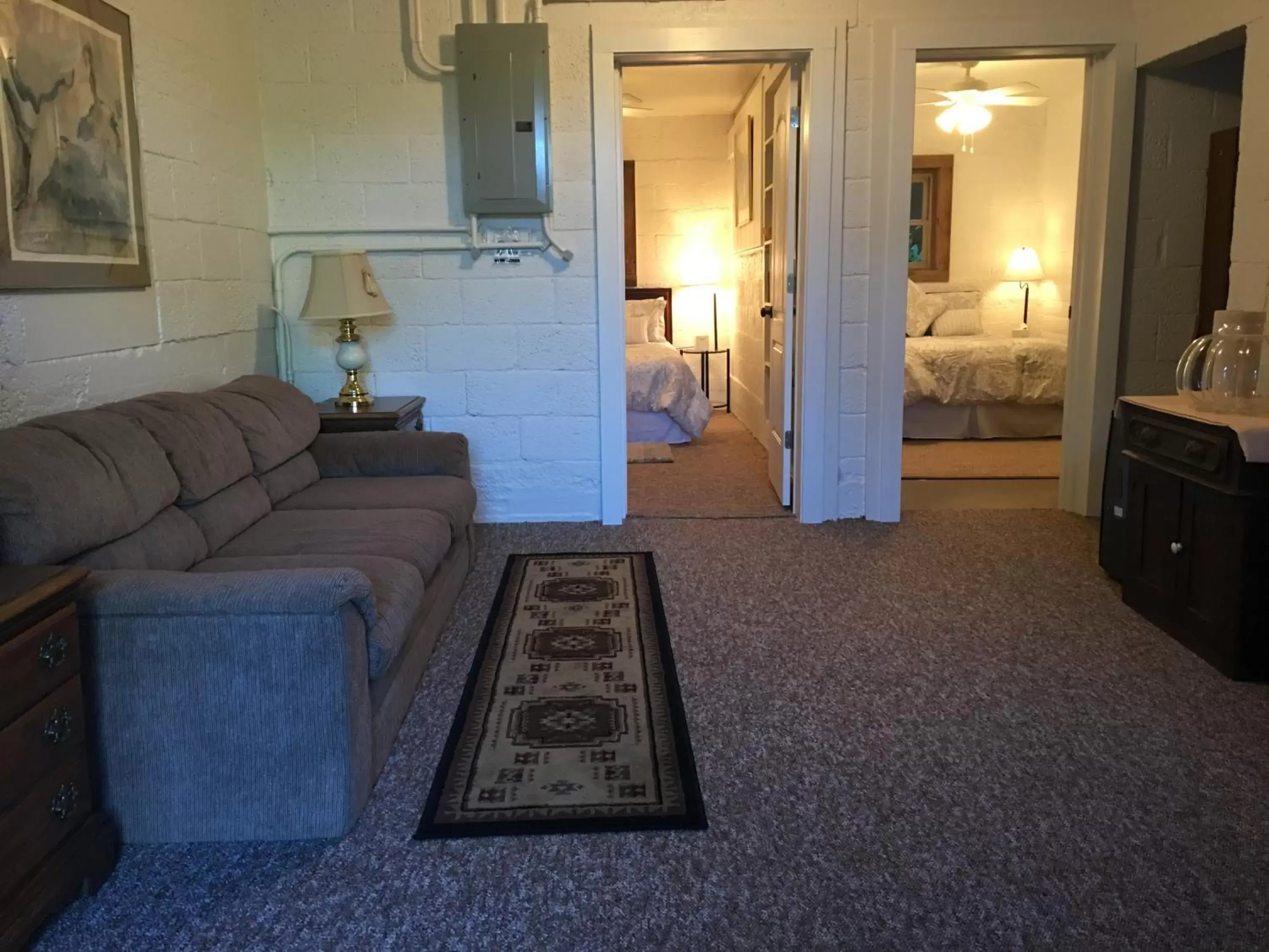 Living room, Seating Area in River House Inn