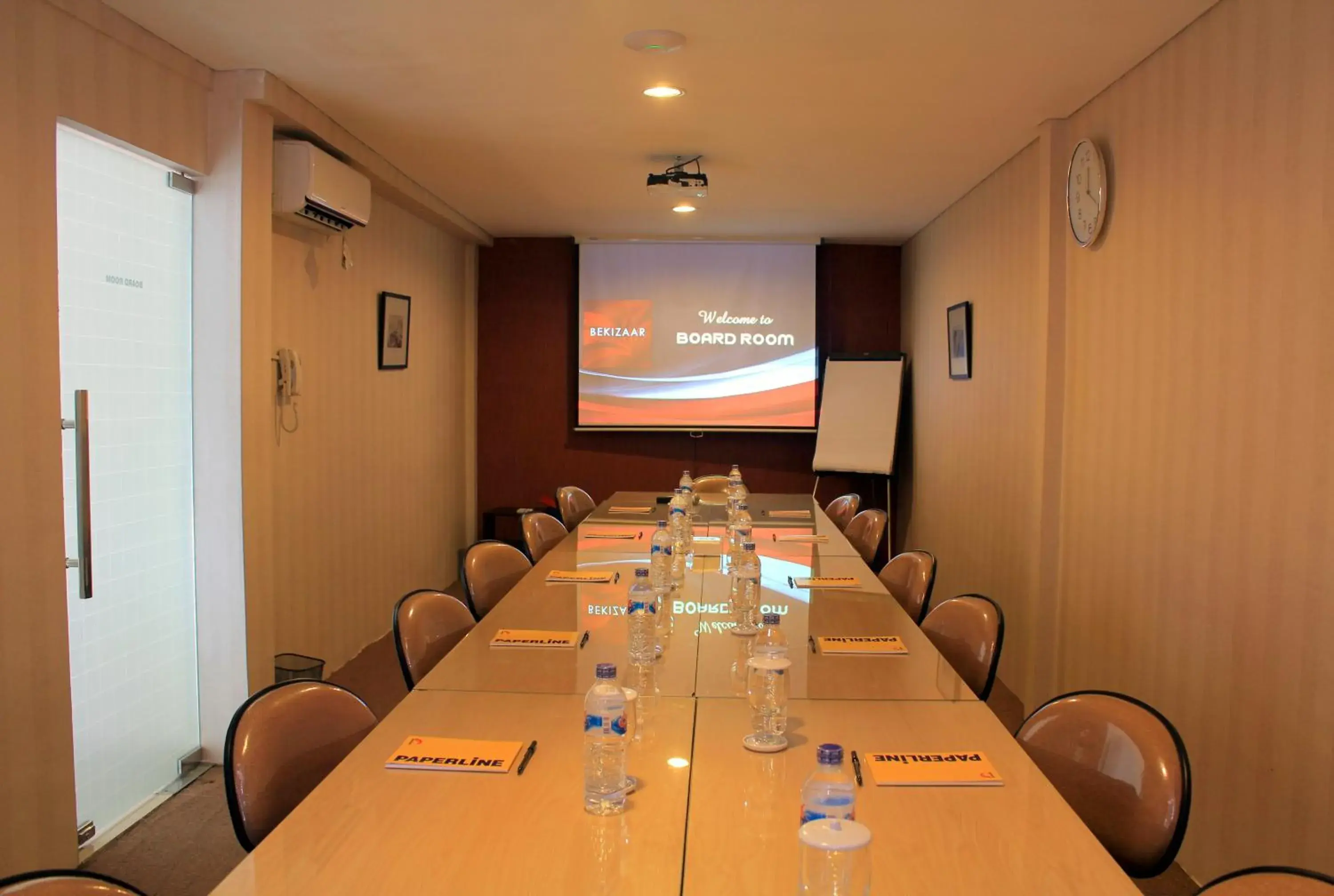 Business facilities in Bekizaar Hotel Surabaya