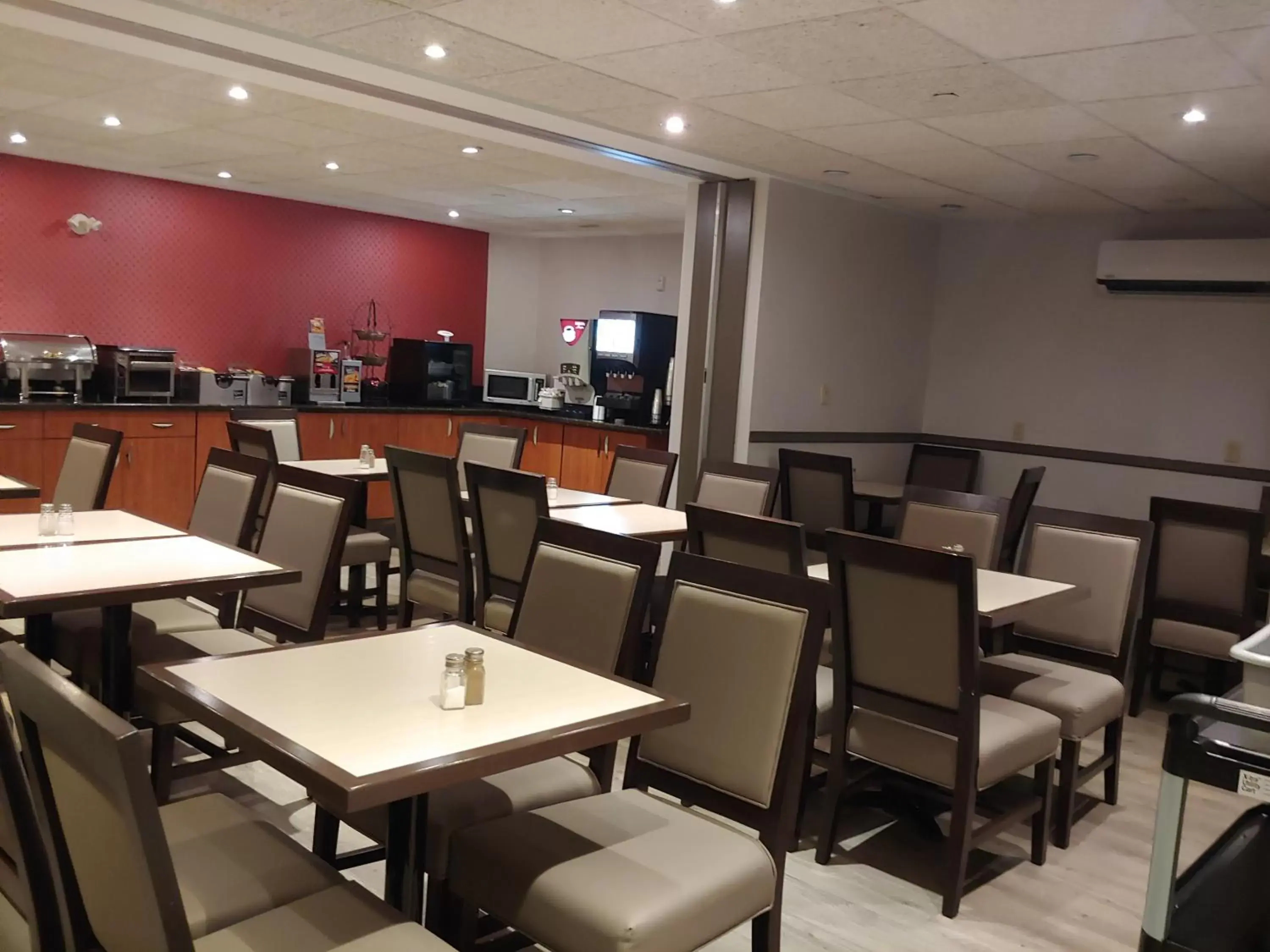 Dining area, Restaurant/Places to Eat in Best Western Plus Burlington Inn & Suites