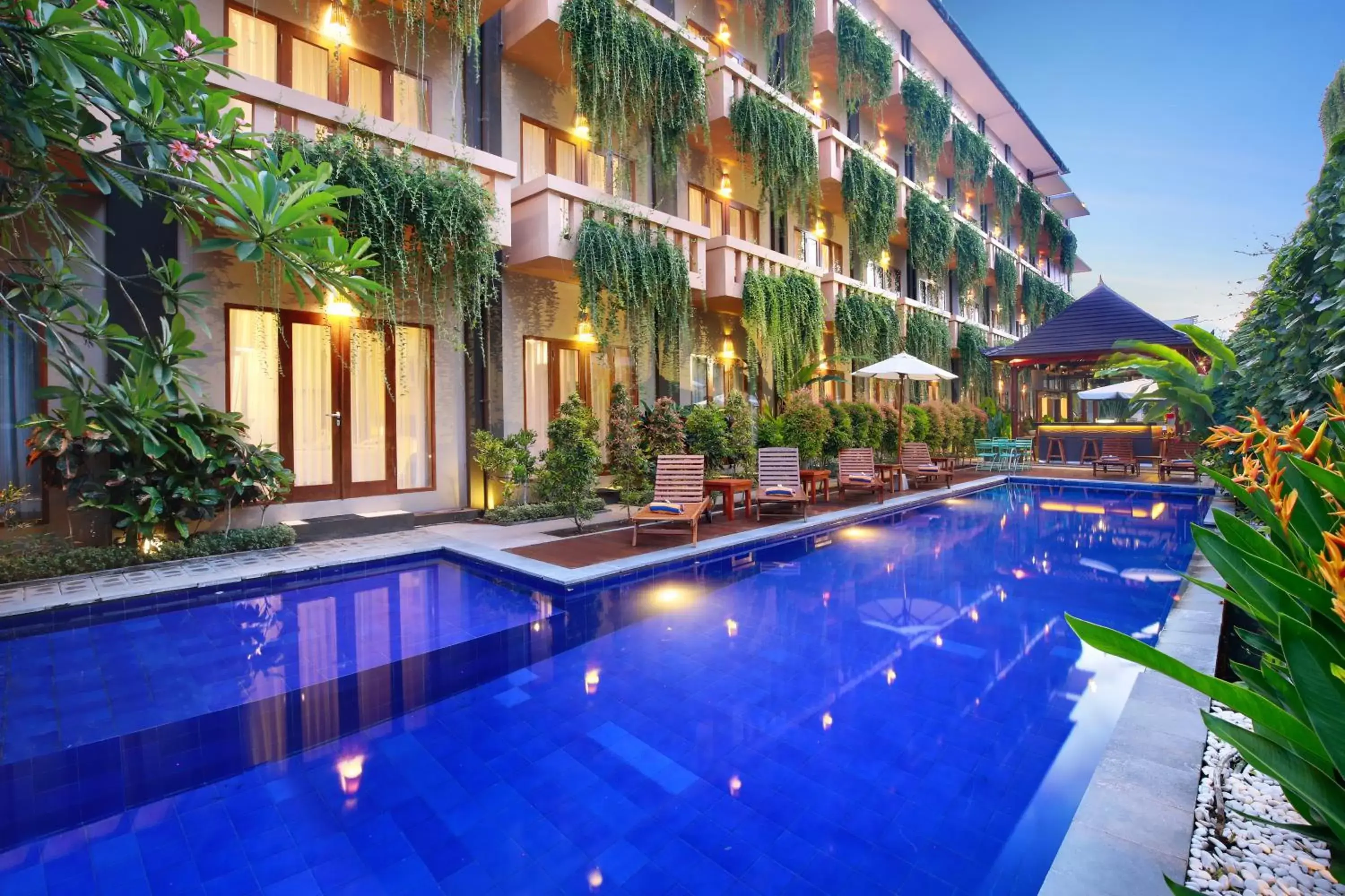 Restaurant/places to eat, Swimming Pool in Bali Chaya Hotel Legian