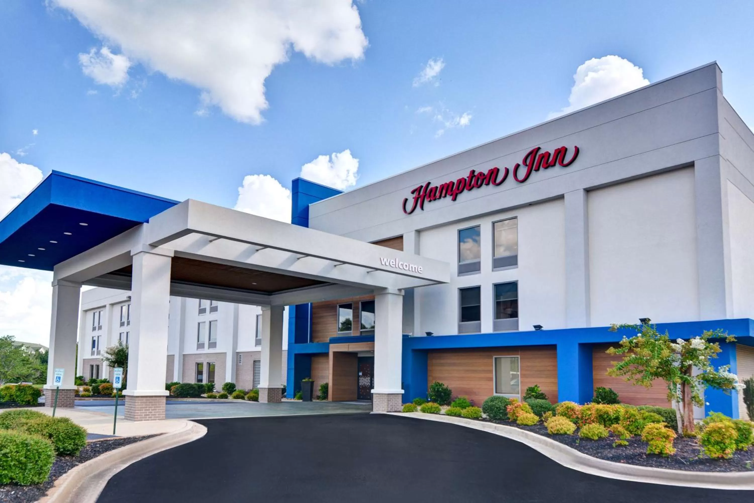 Property building in Hampton Inn Anderson