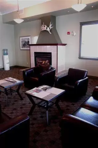 Lobby or reception, Seating Area in Nova Inn Inuvik