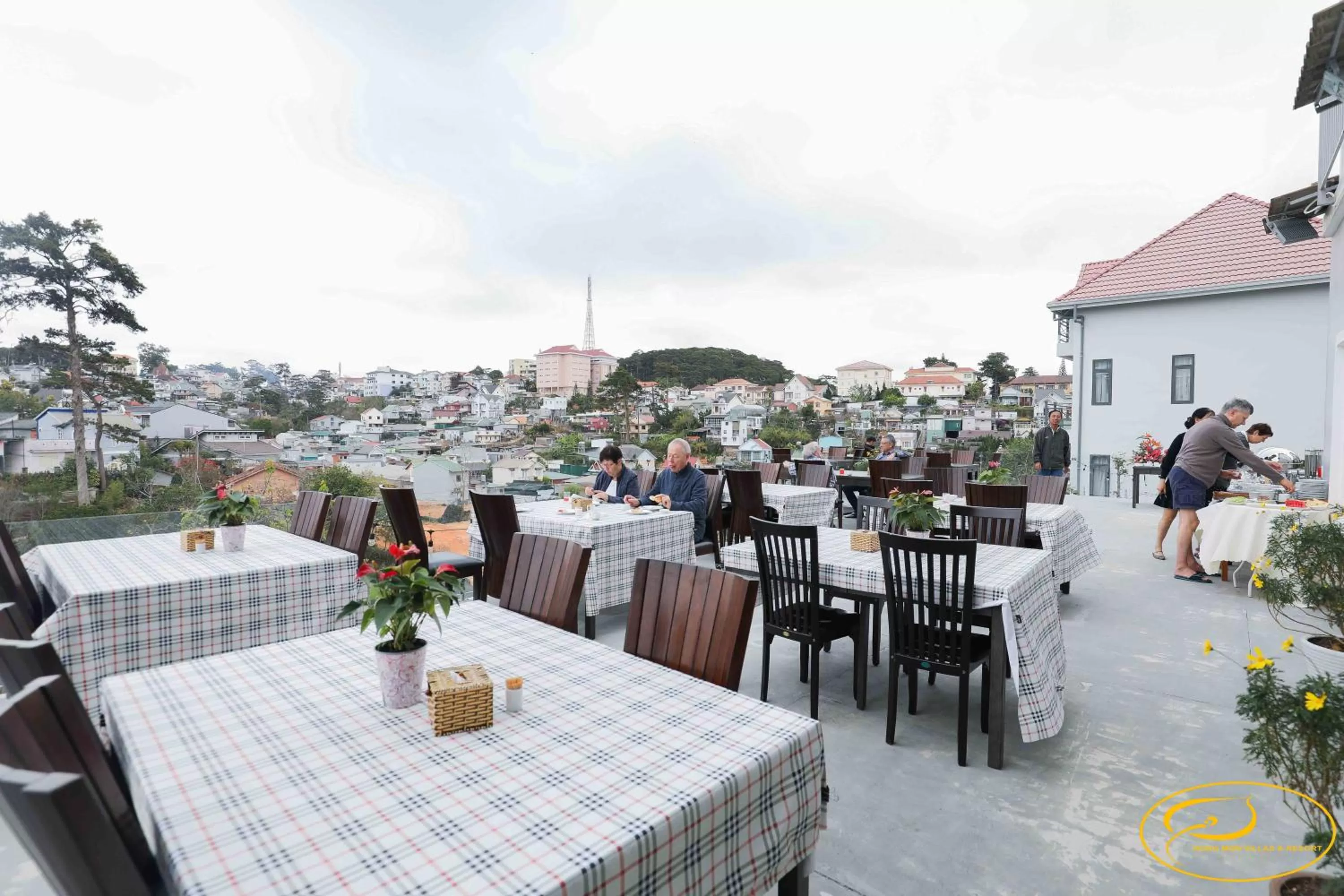 Restaurant/places to eat in Hong Mon Villa