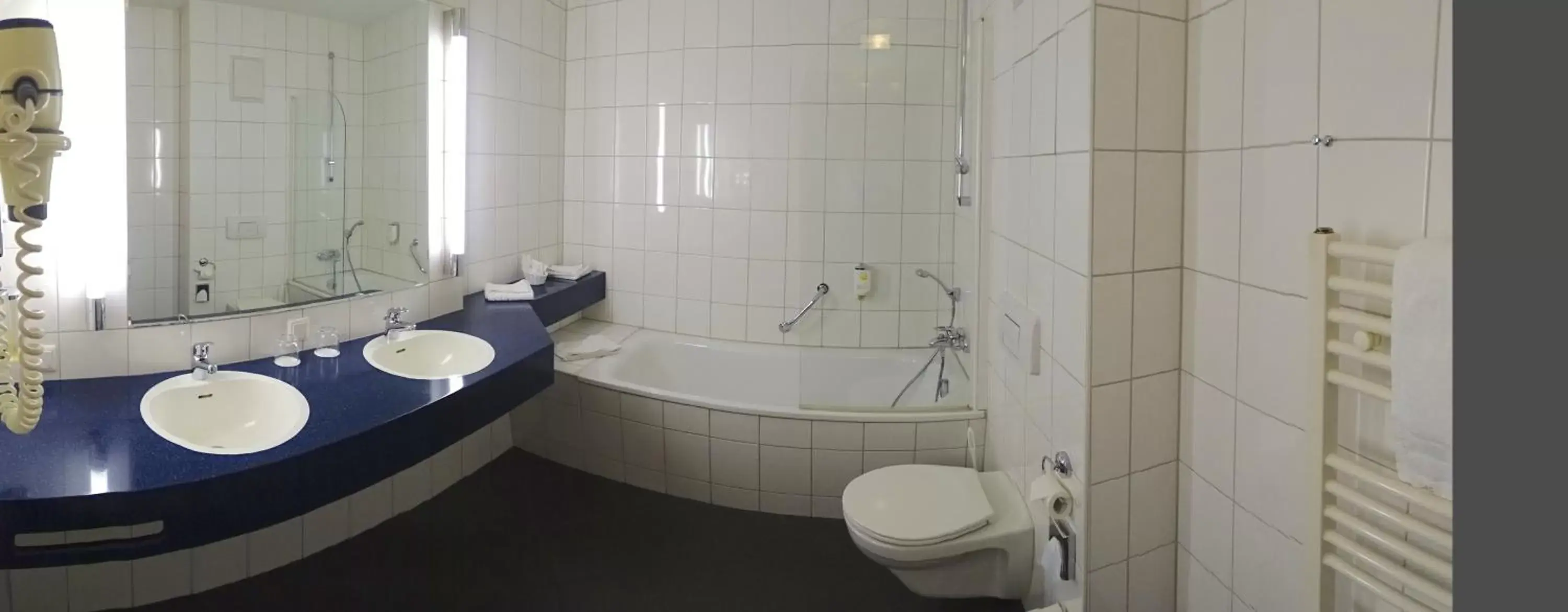Bathroom in Hotel Ascot Bristol