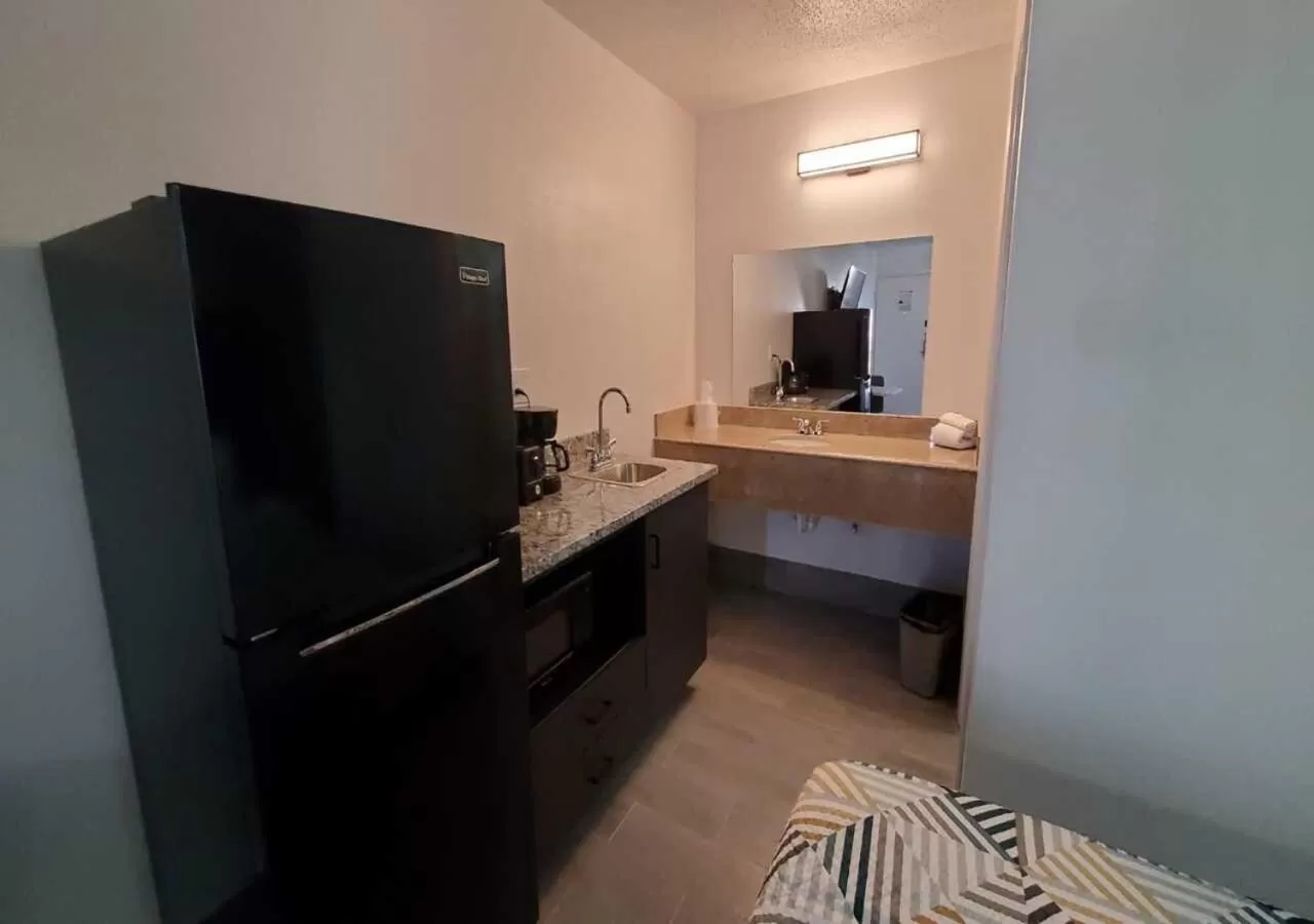 Communal kitchen in Crestview Inn