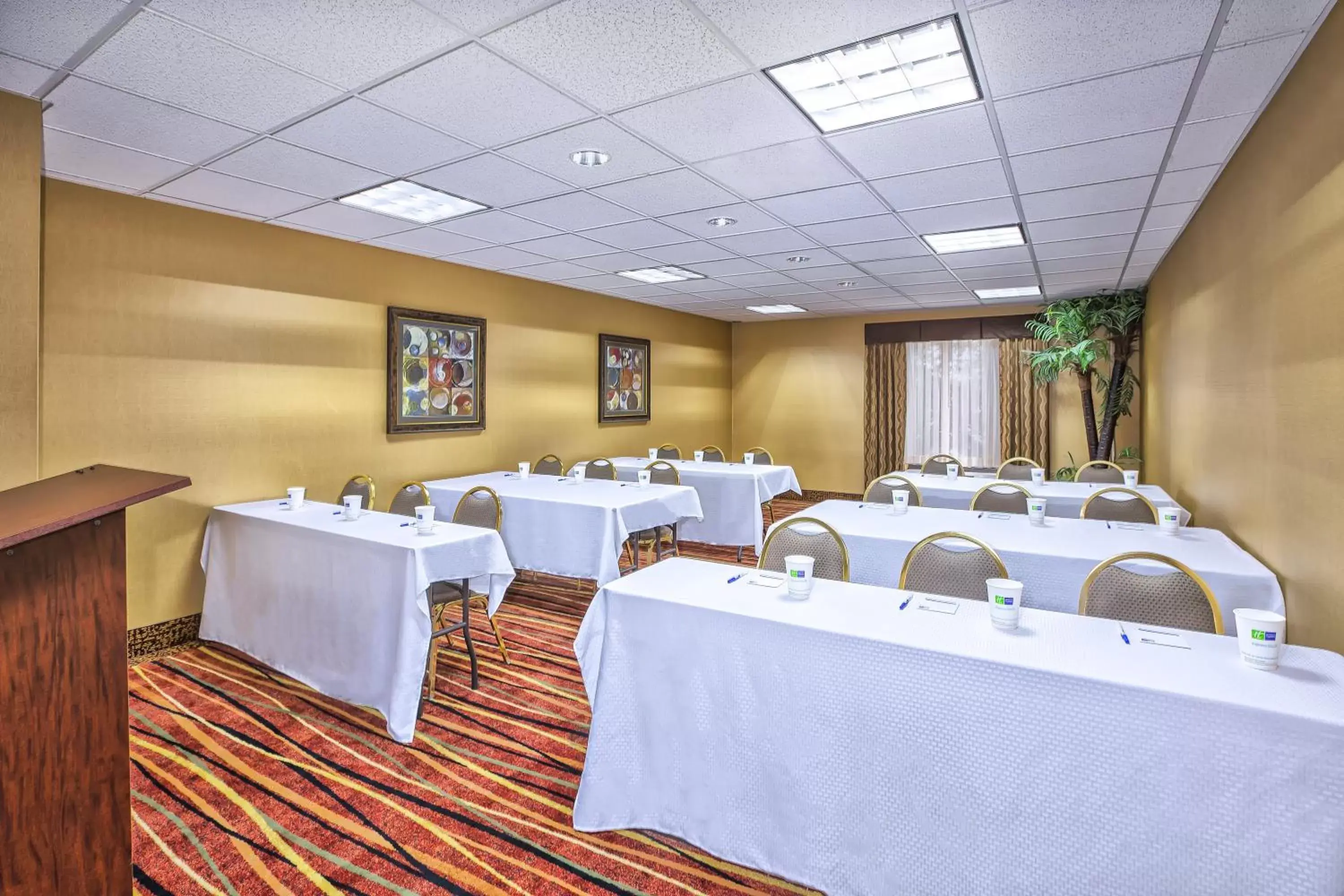 Meeting/conference room in Holiday Inn Express Hotel and Suites Marysville, an IHG Hotel