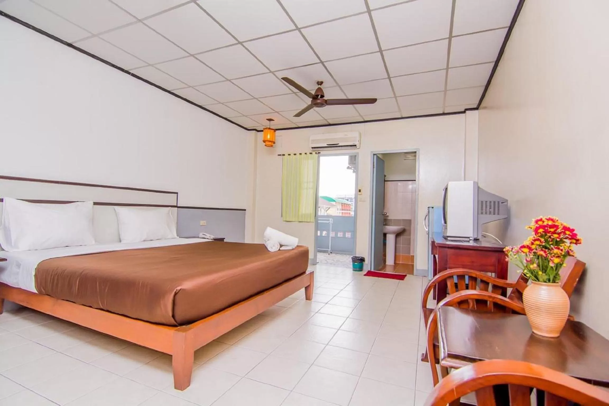 Bedroom, Bed in Sutus Court 3