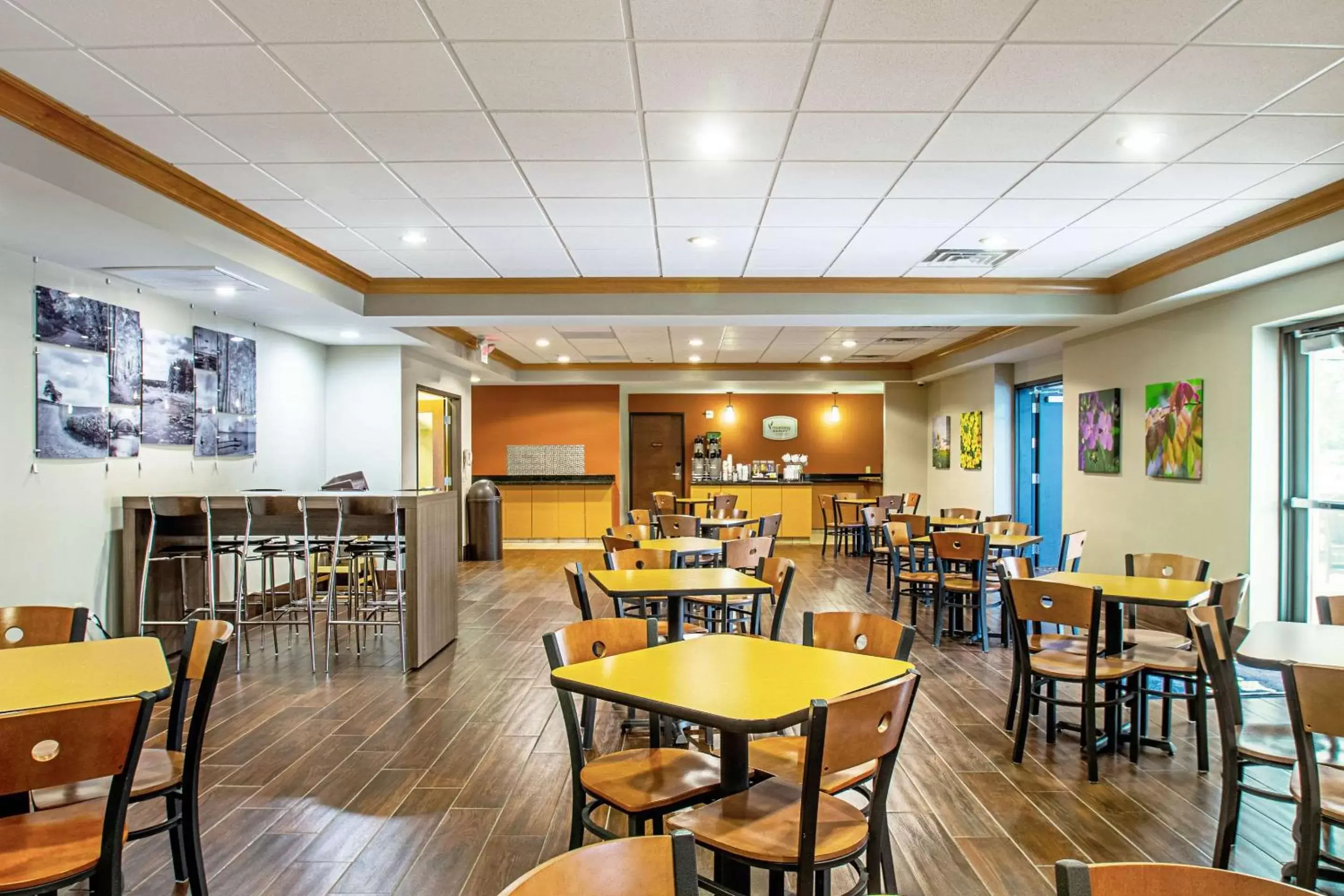 Restaurant/Places to Eat in Sleep Inn & Suites Madison