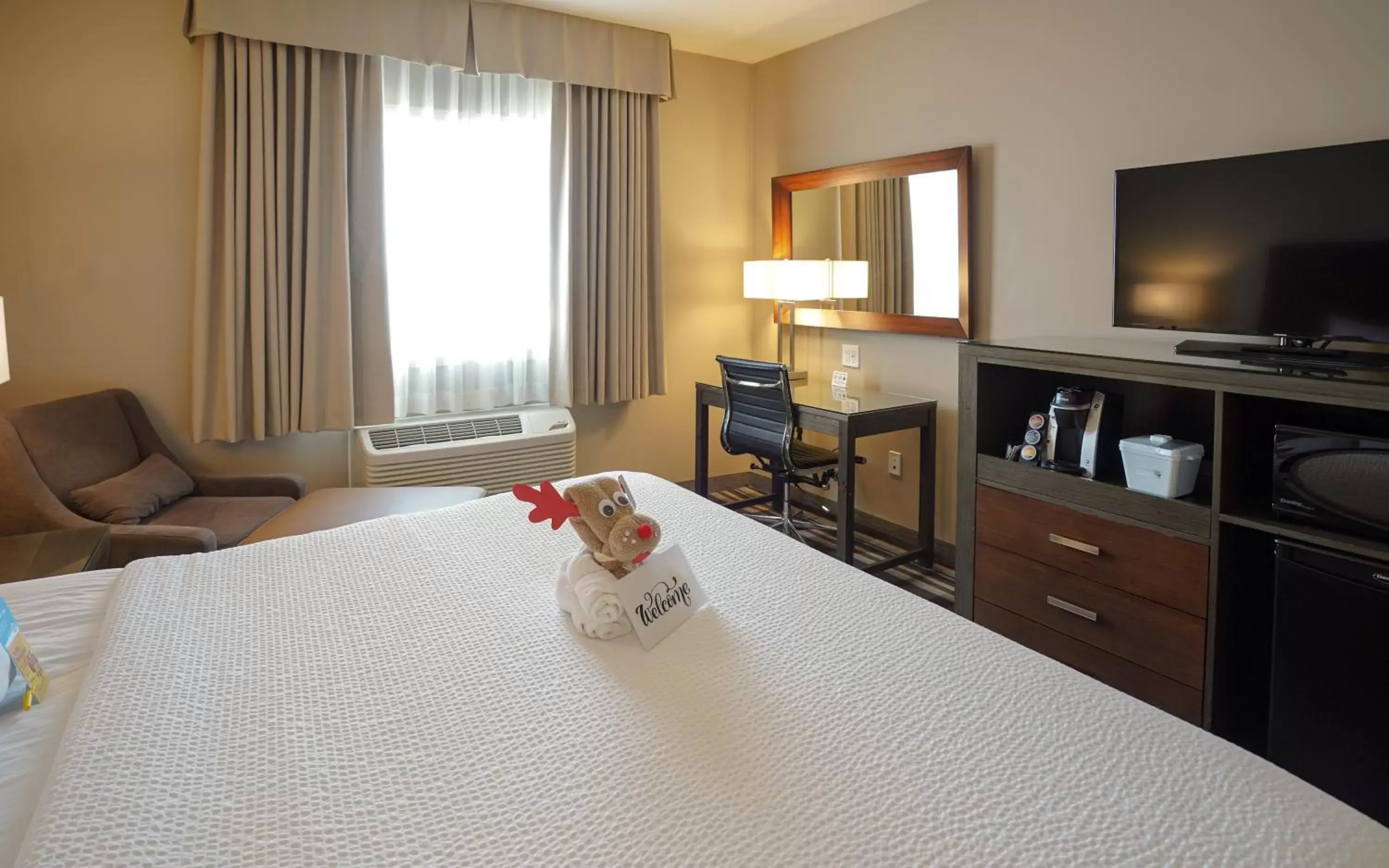 Guests, TV/Entertainment Center in Airdrie Inn and Suites